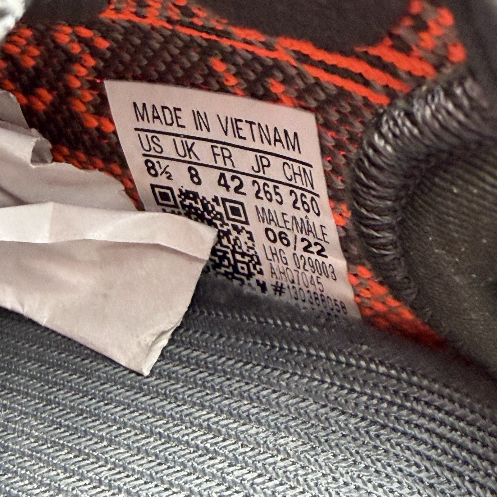 adidas Yeezy Boost 350 V2 Carbon Beluga active HQ7045 Size 8.5