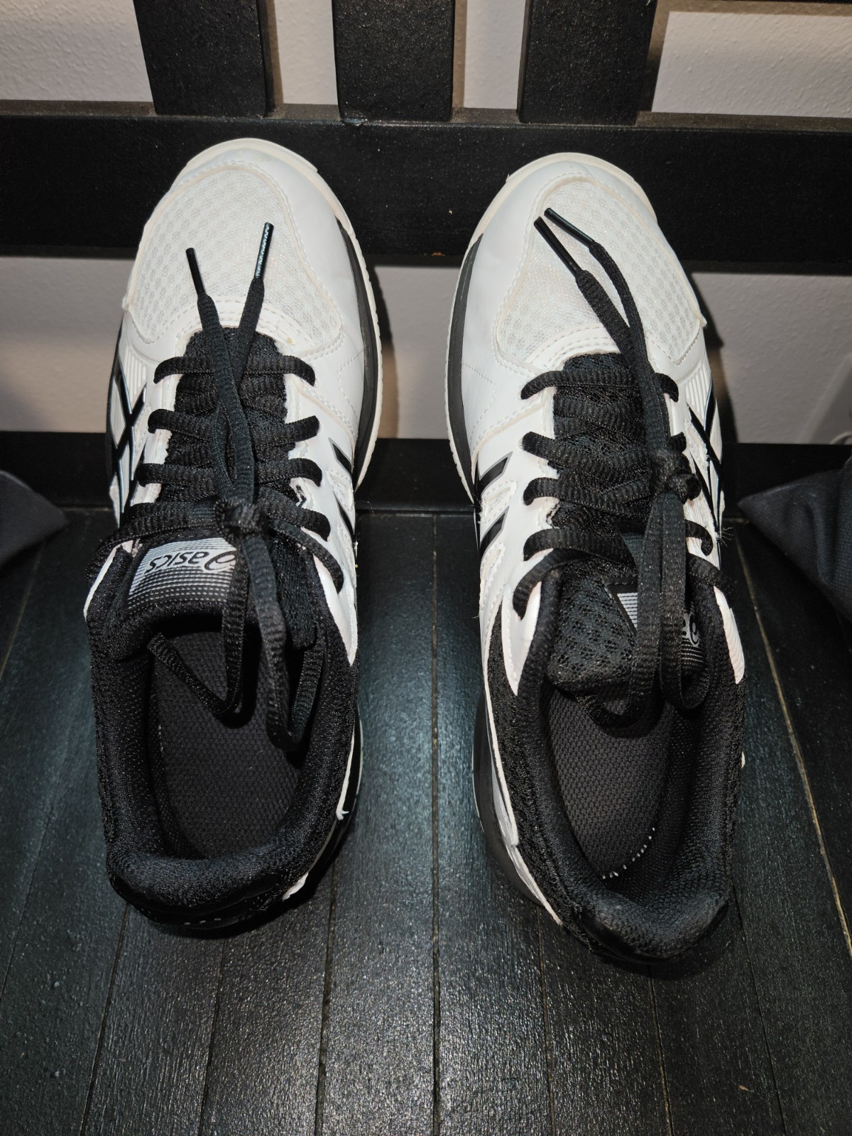 Asics Upcourt 3 Athletic Sneakers – Wht/Blk – Sz 4.5M/6W (1074A005) Pre-owned