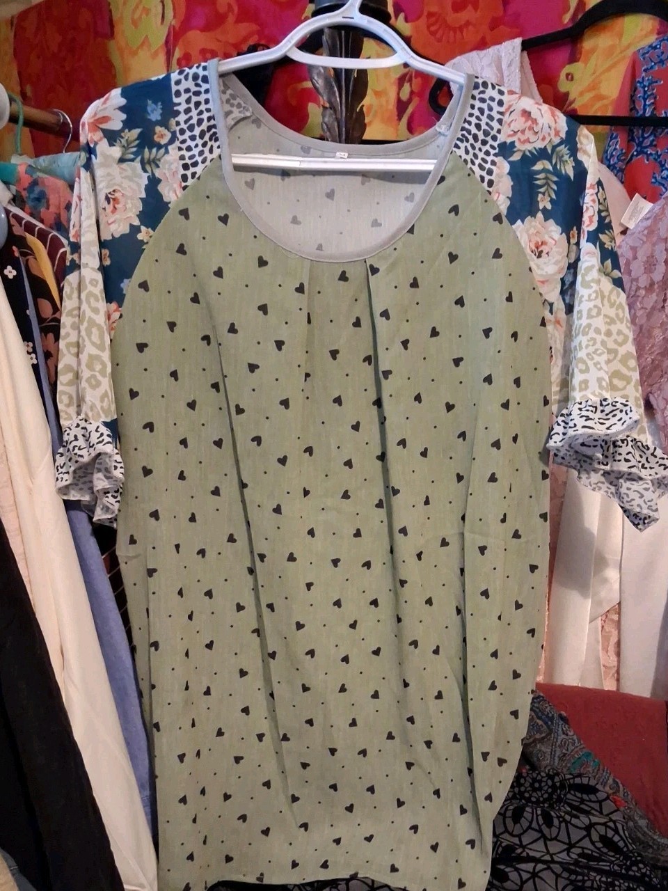 Boho Style Blouse Size M Hearts and Flowers 3/4 Sleeve Pullover