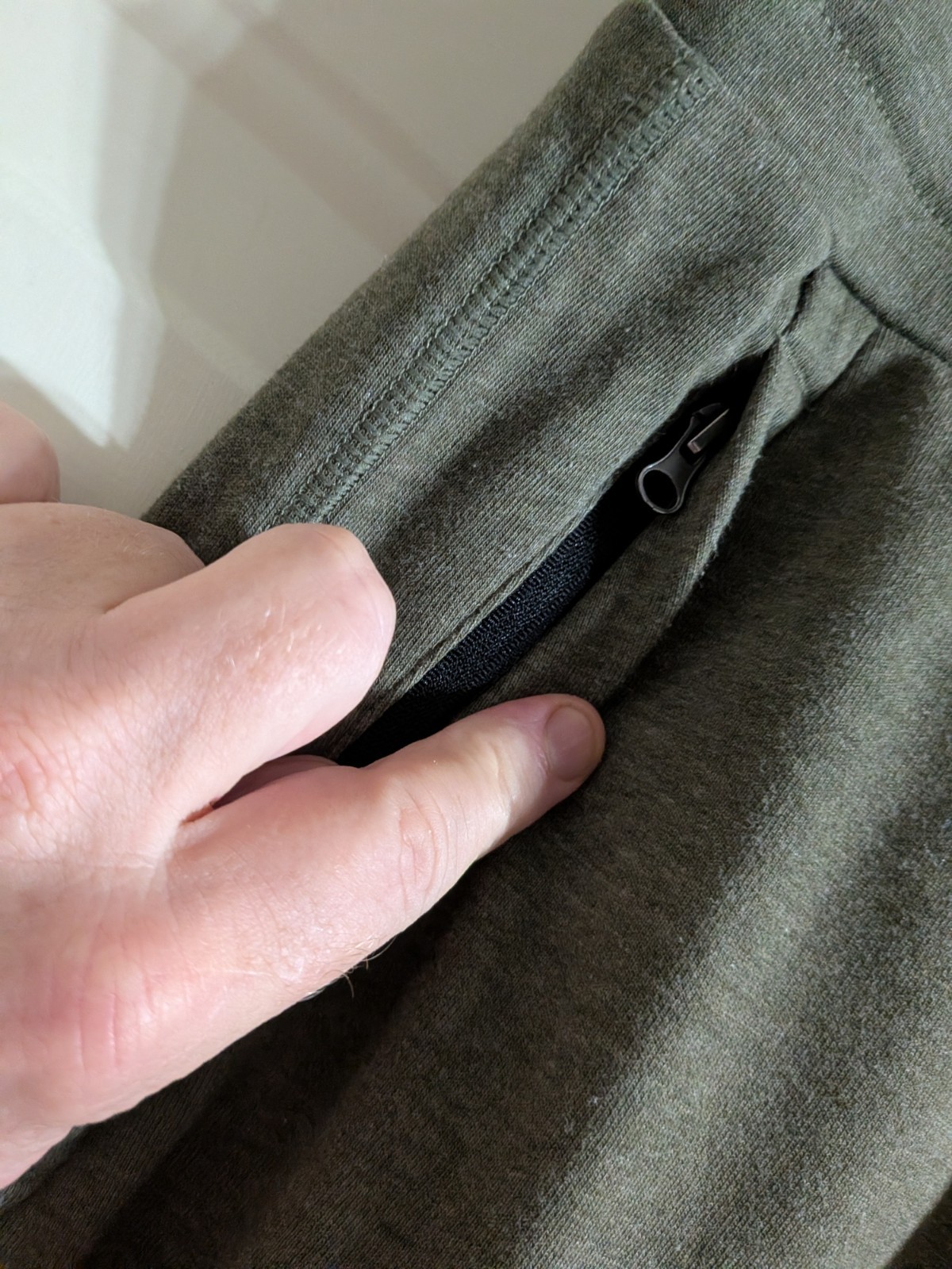 32 Degrees “Heat” Men’s Training Joggers Sz. Medium Olive Green Zipper Pockets