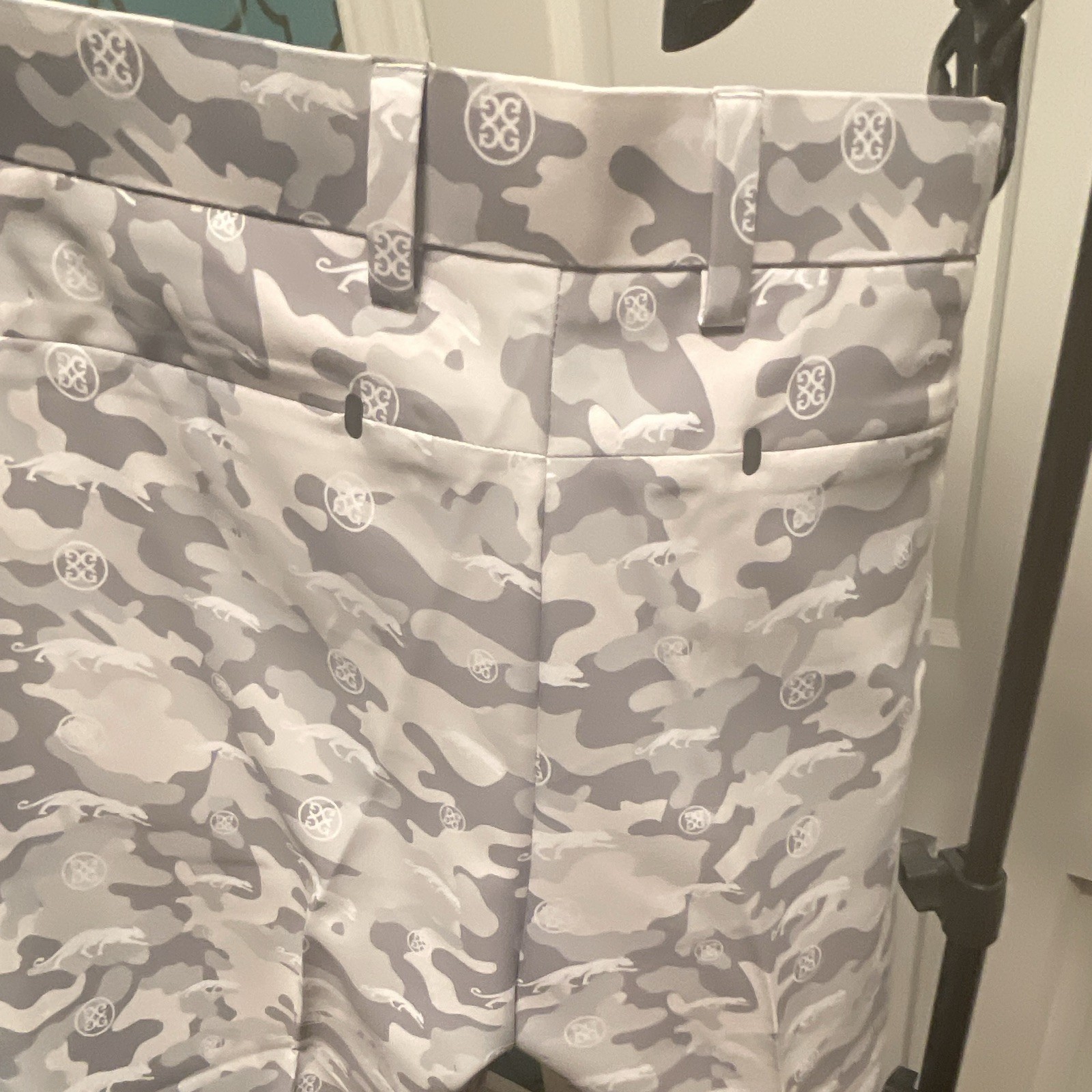 G/FORE Men’s Gray/White Camo Stretch Chino Shorts Flat Front Zip Logo Pockets