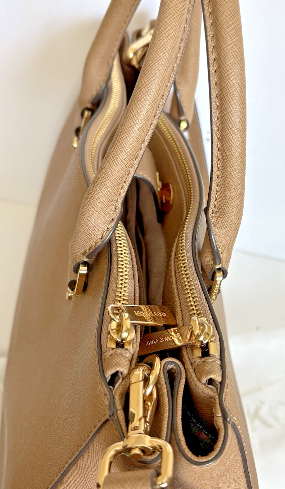 Michael Kors Savannah Saffiano Leather Large Handbag Excellent W Dust Cover Tan