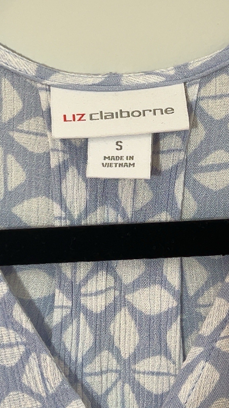 Liz Claiborne Blouse Size S Blue White Geometric Print Button Front Cap Sleeve