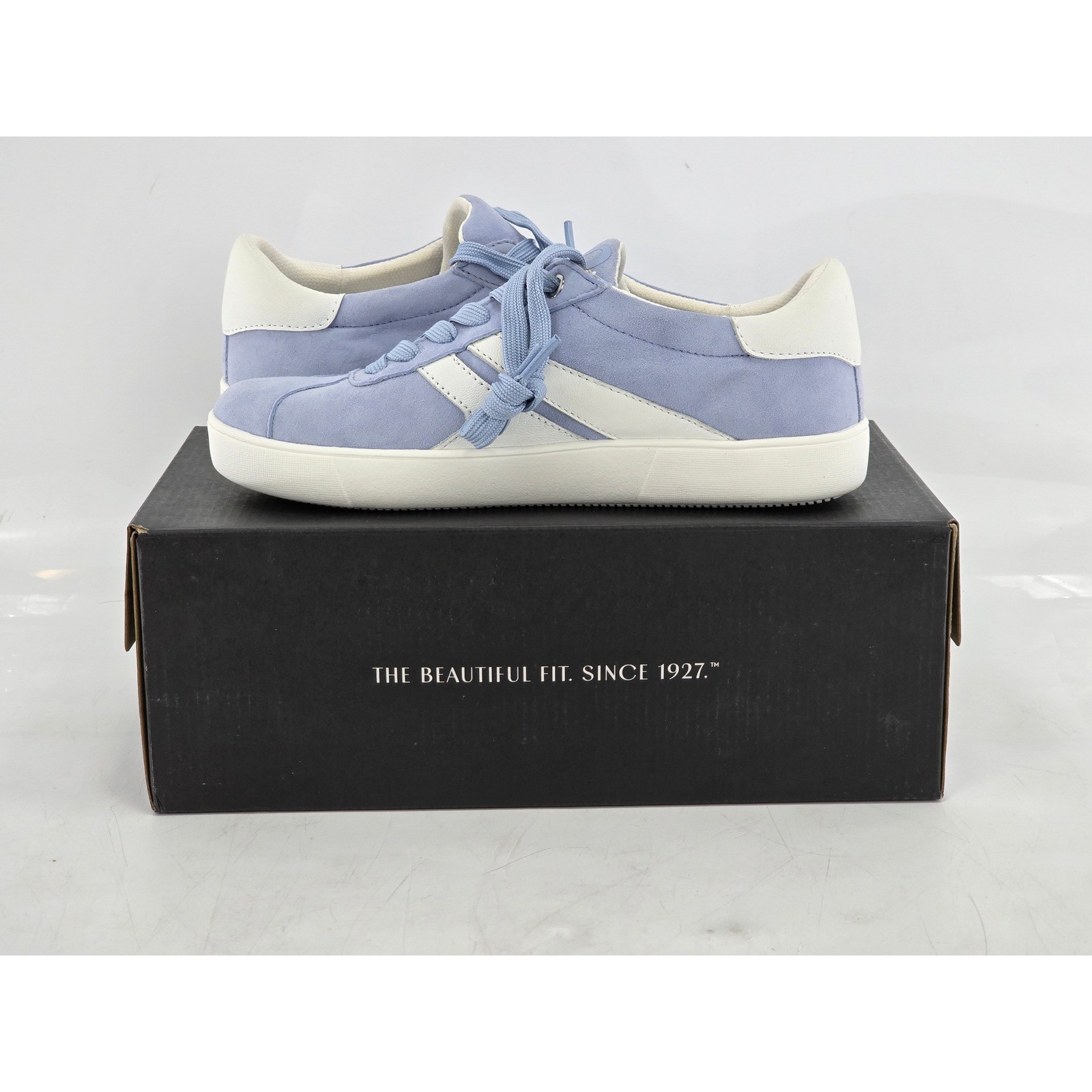 Naturalizer Medina Sneakers Womens Size 7 Ice Blue White Suede Leather – New