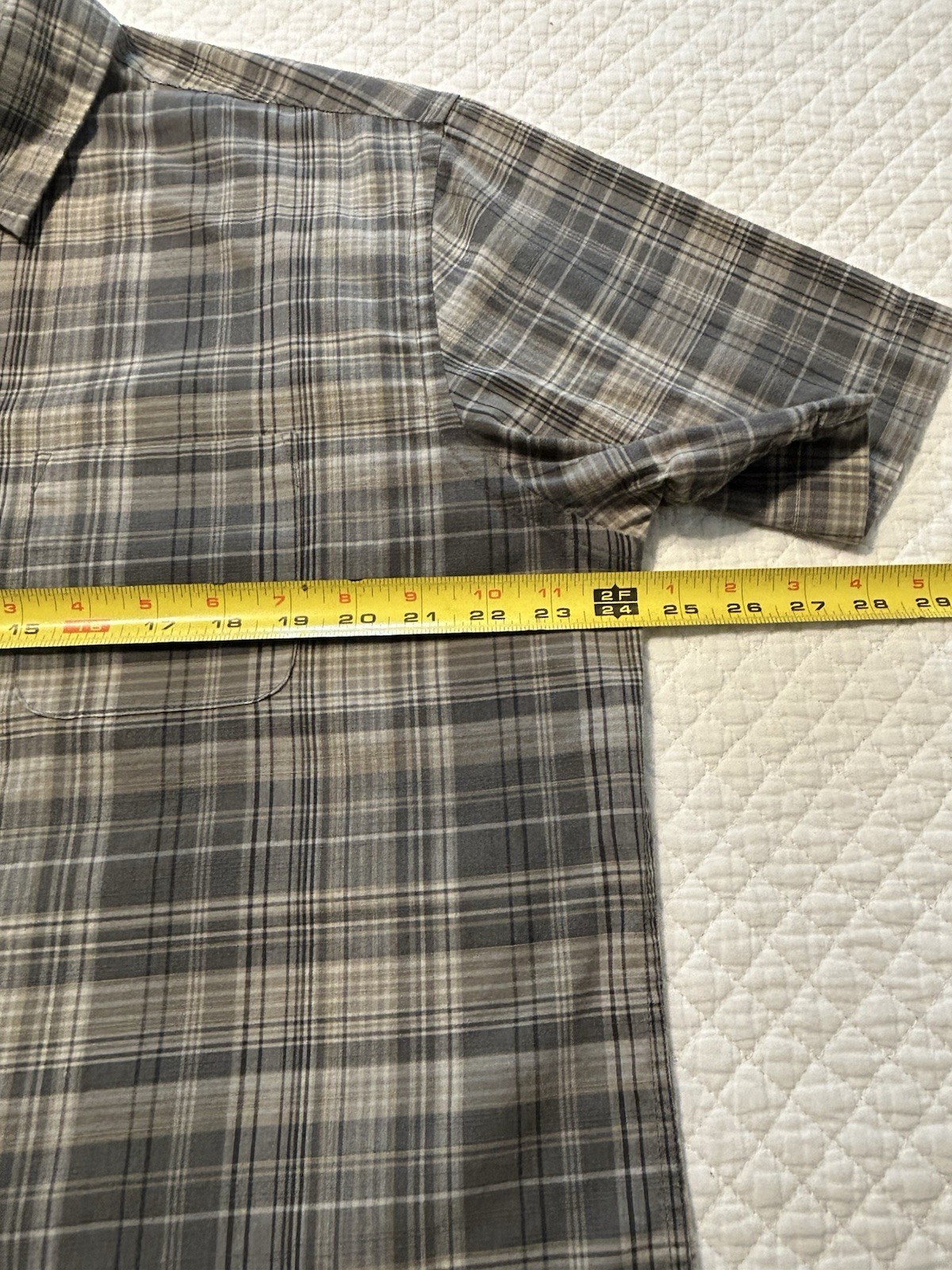 Van Heusen Men’s L Gray Plaid Short Sleeve Button-Up Woven Pockets Shirt (117)