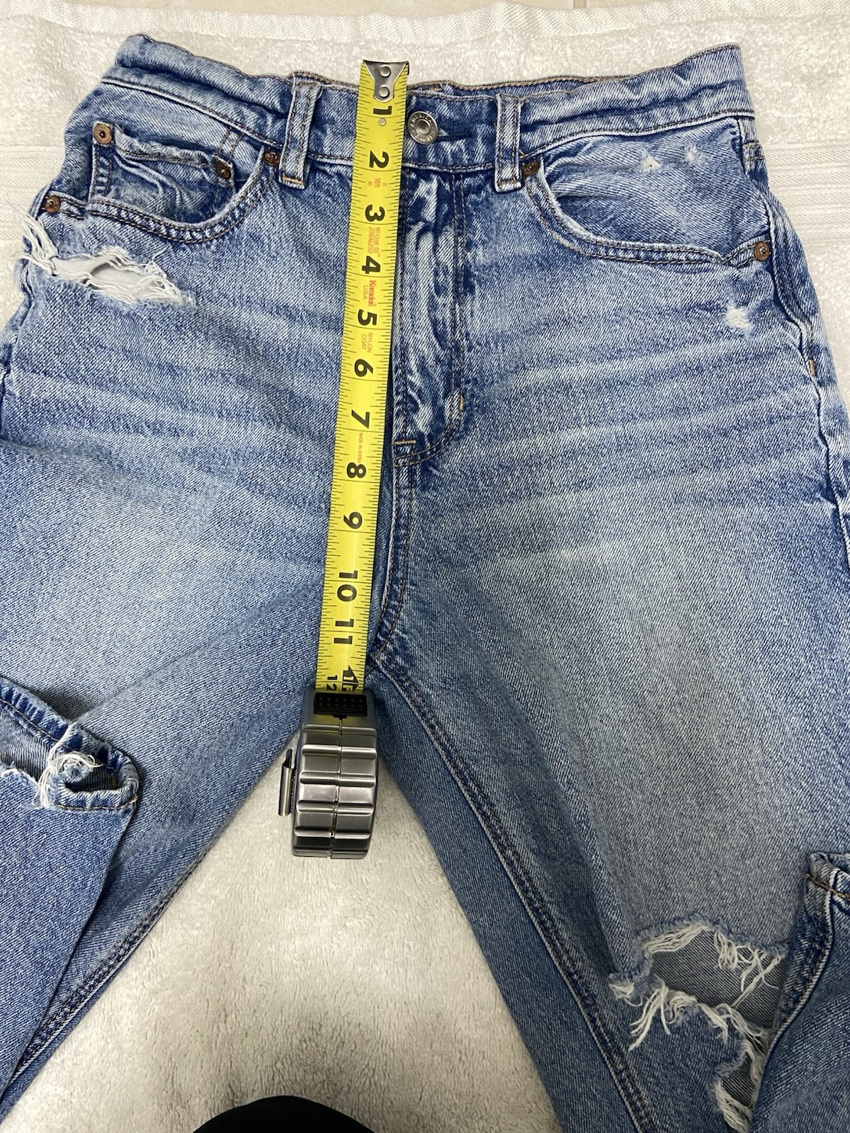 American Eagle Strigid Women’s High Rise Straight Distressed Light Wash Jeans 2