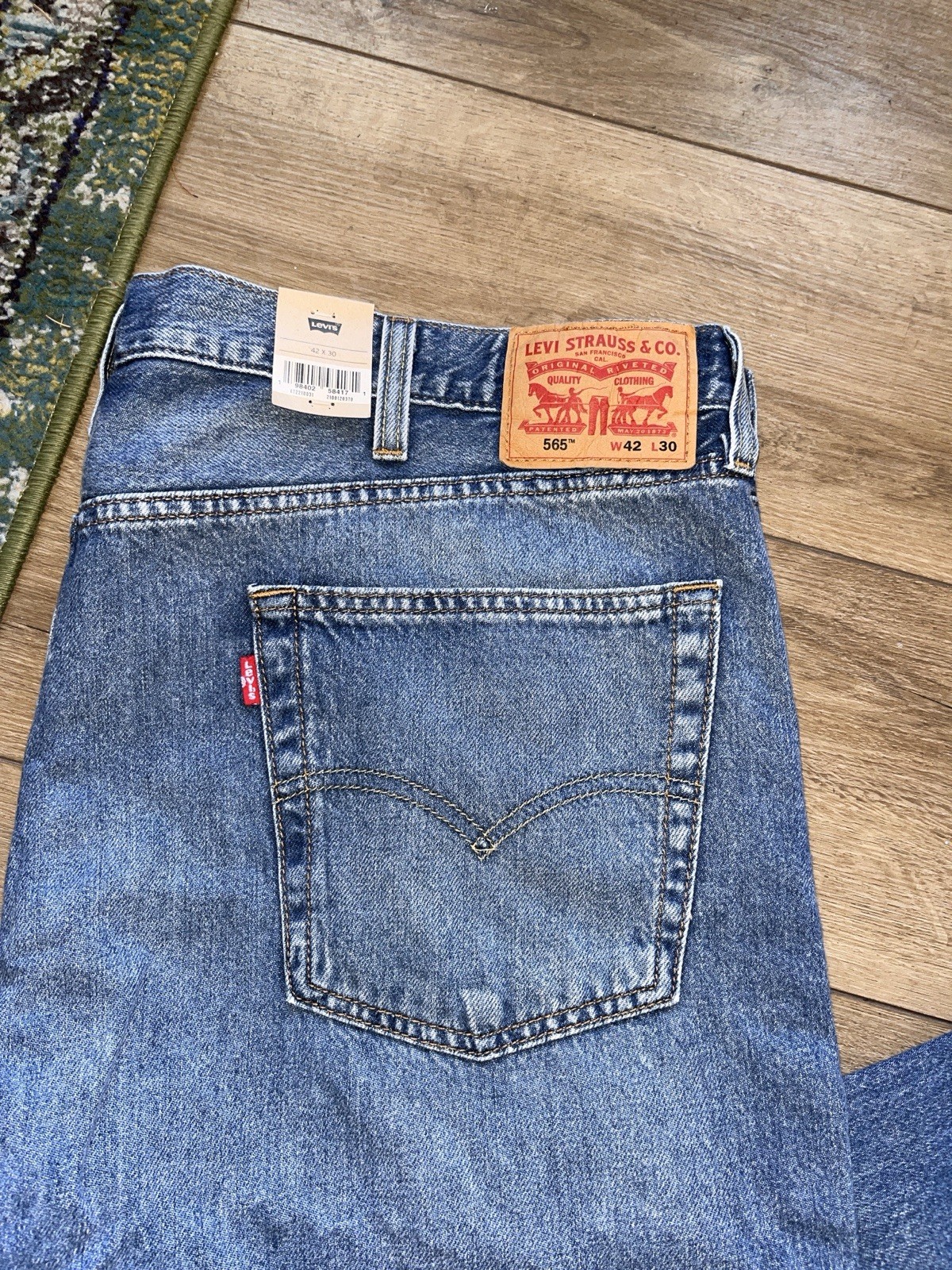 NWT Levi’s 565 Loose Straight Men’s Jeans 42×30 Faded Wash 90’s Style! New $$