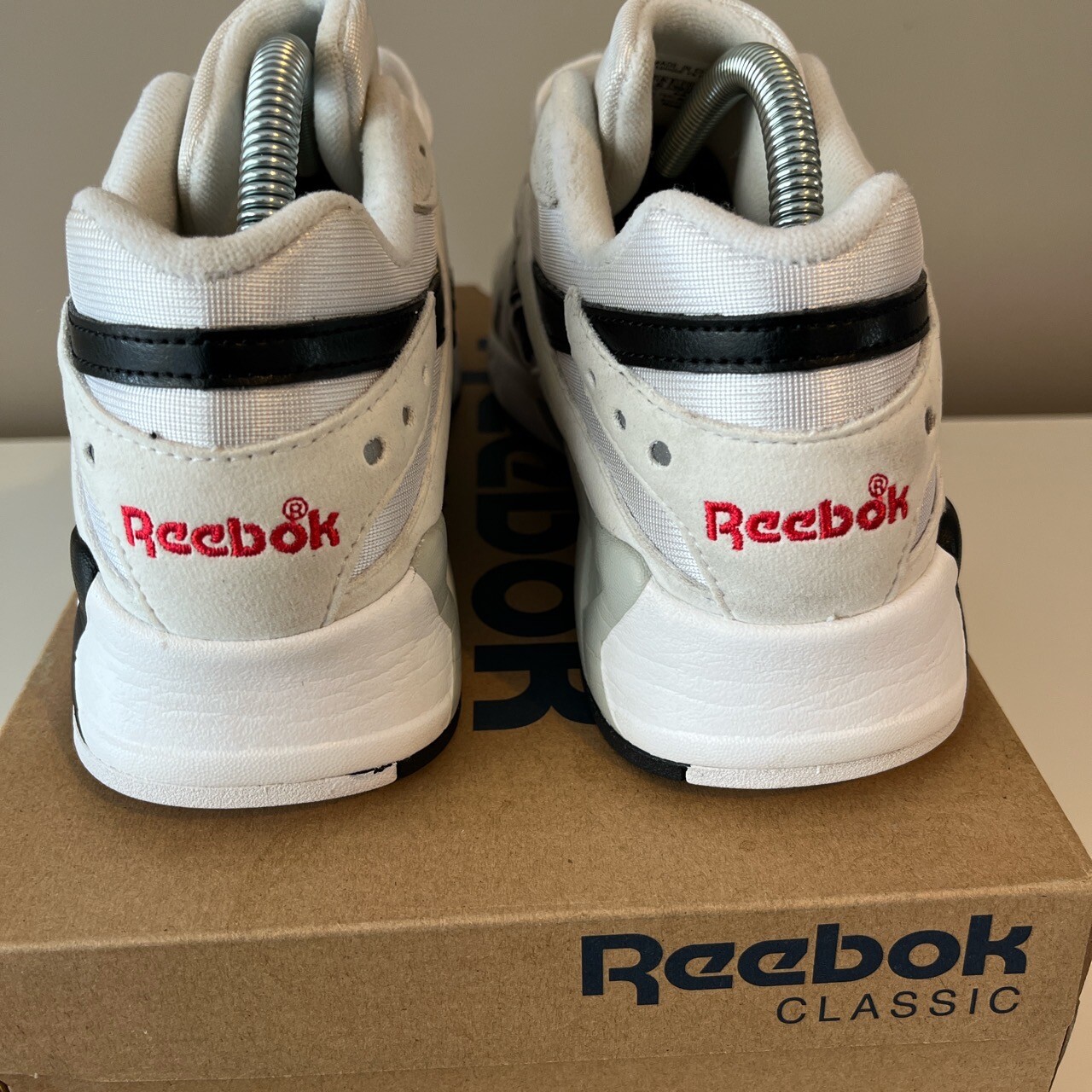 Reebok Aztrek White Black Red US7 UK6 EU39 CN7187 Near New