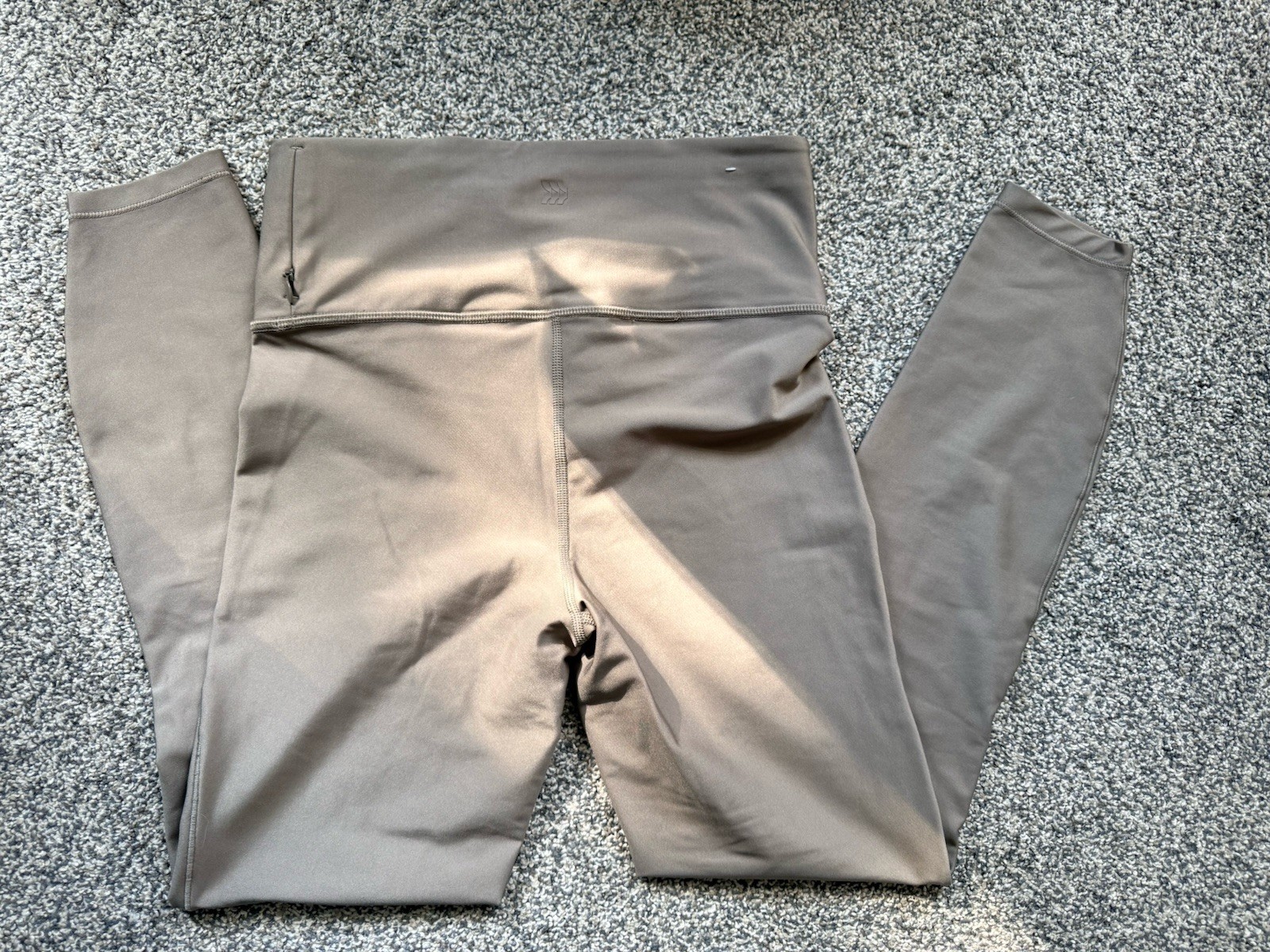All in Motion High Rise Athletic Leggings Women’s S – Taupe – Side Zip Pocket