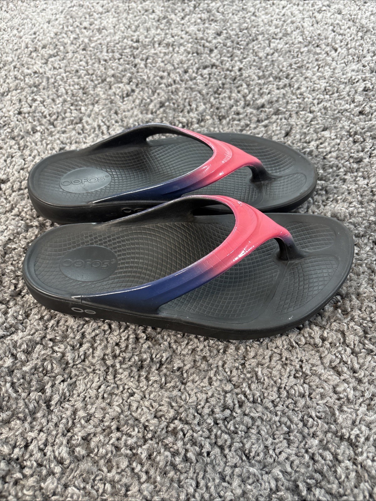 OOFOS Oolala Thong Womens 7 Sandal Luxe Ombre Pink Purple