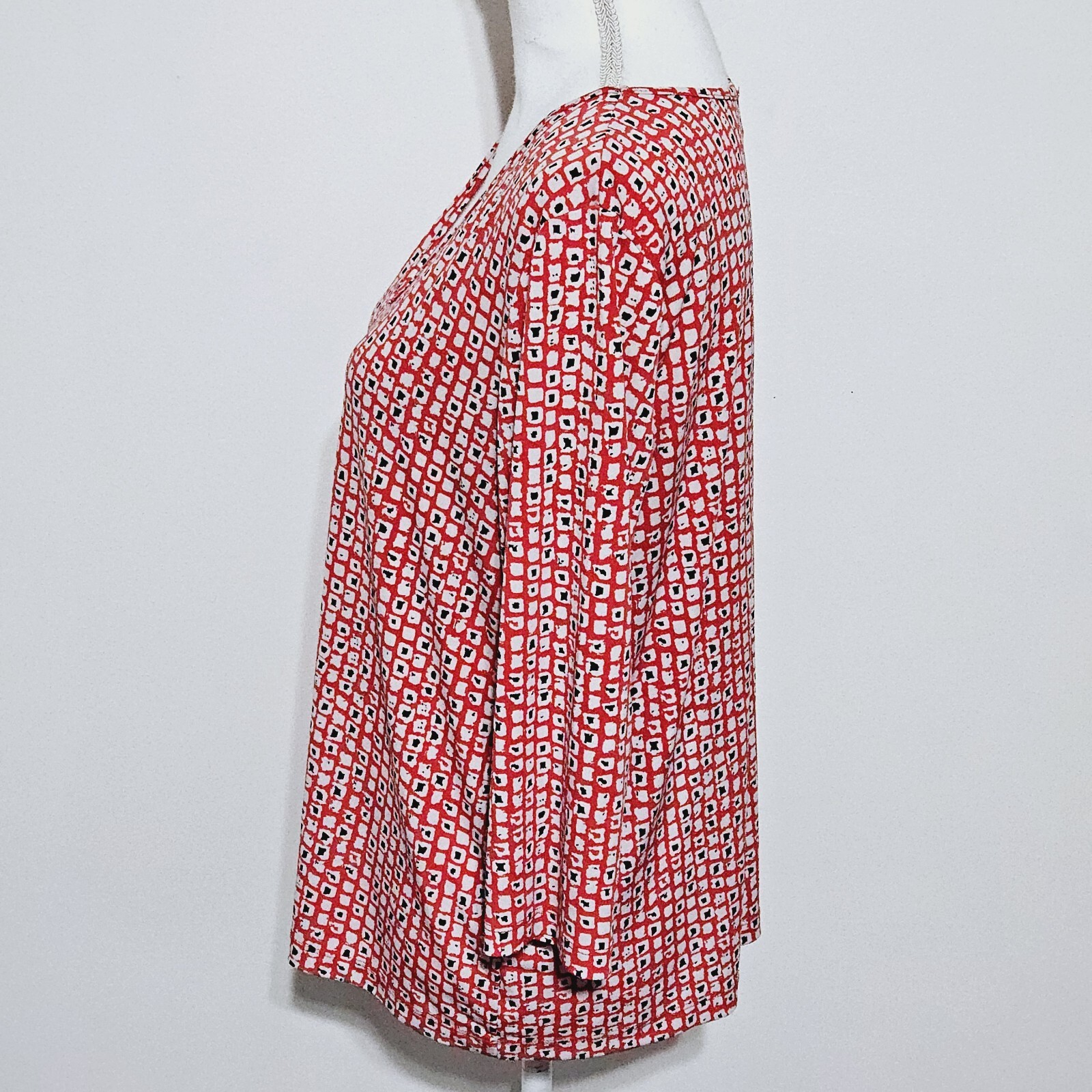 Clara SunWoo Shirt Sz S V-Neck Top Stretch Red Black All Over Geometric Print