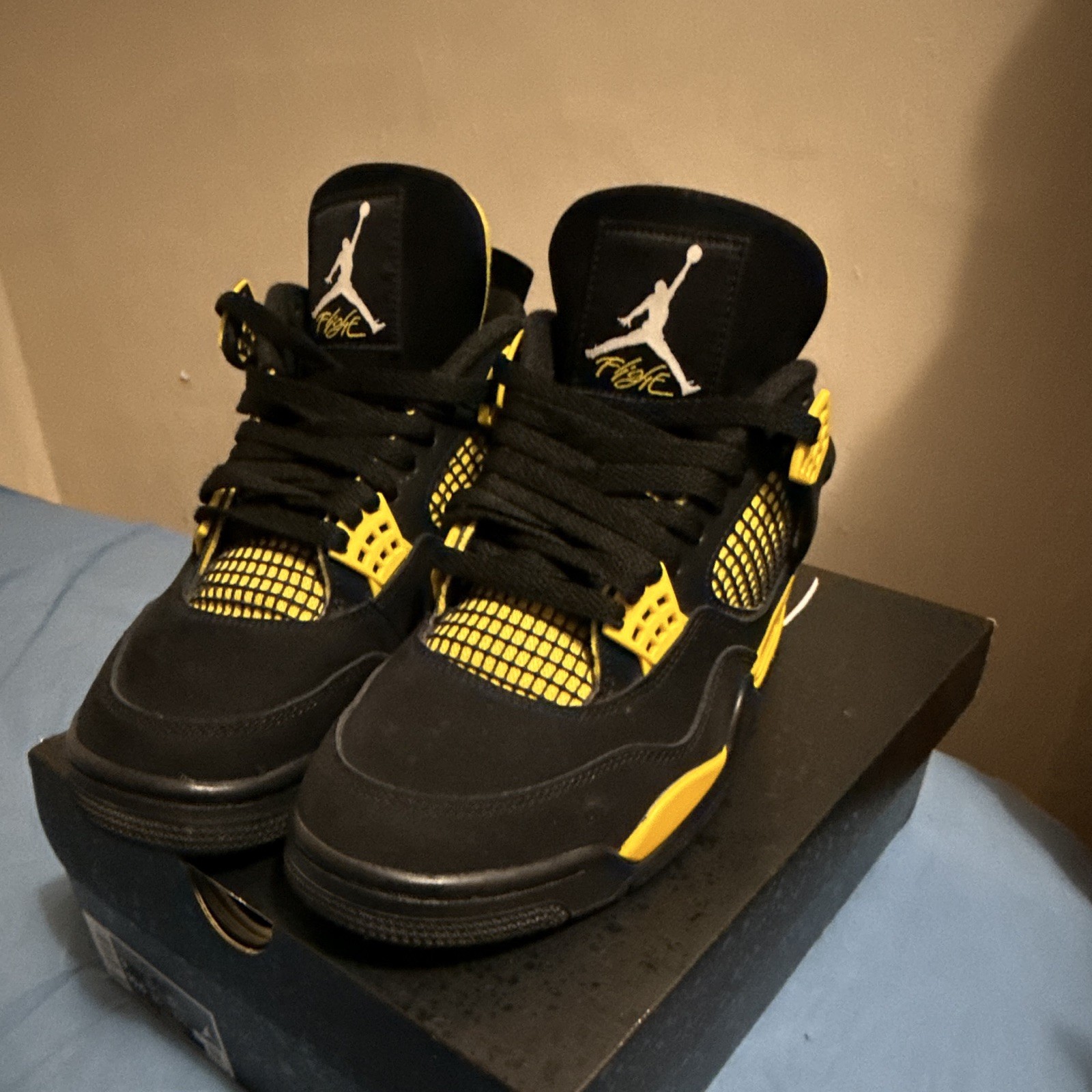 Jordan Air Jordan 4 Retro Thunder Black/Tour Yellow DH6927-017 2023