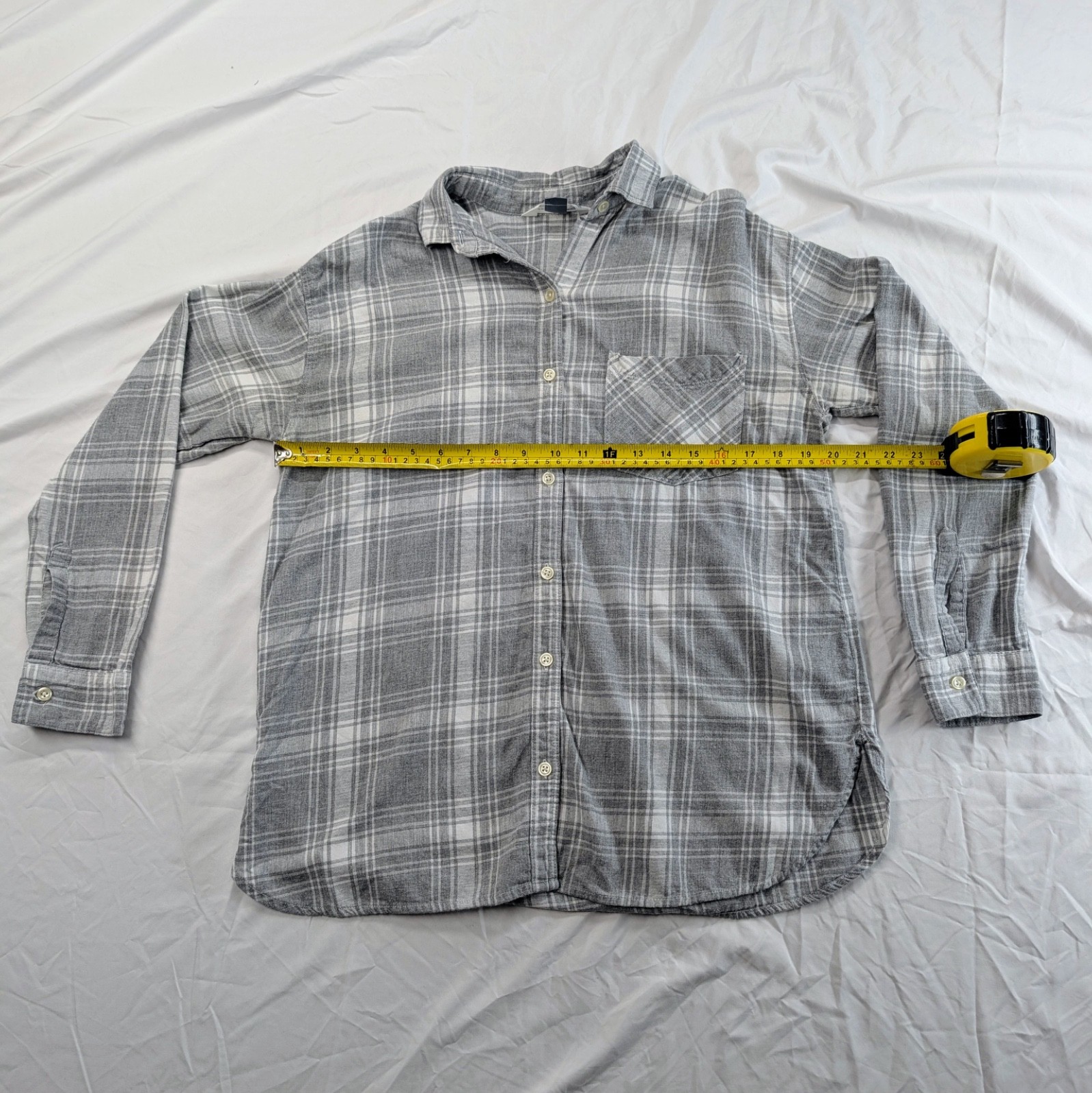 Old Navy The Boyfriend Shirt Gray Plaid Button Up Women’s Size M Classic
