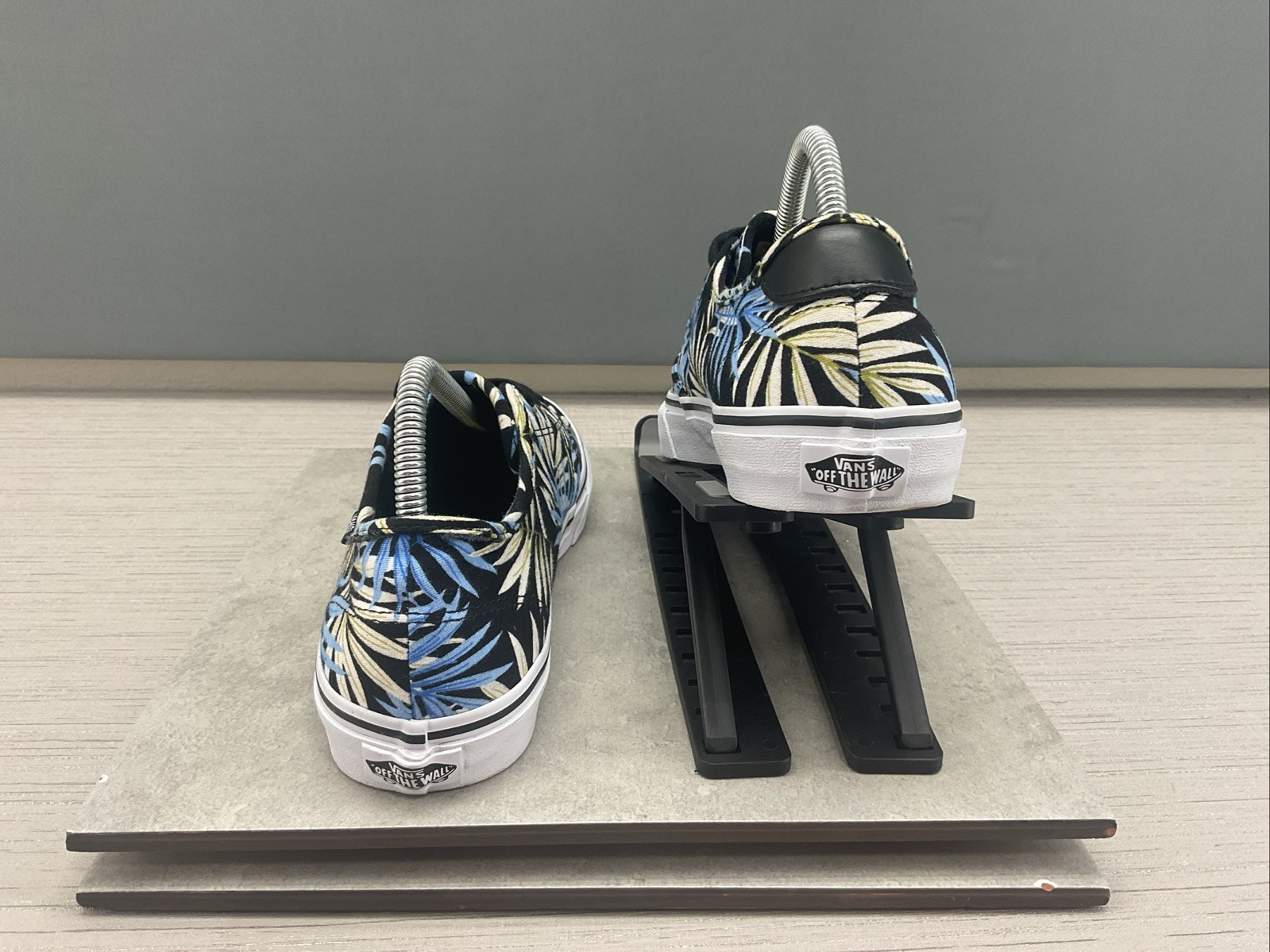 VANS Ortholite Camden Deluxe Sneaker Black Canvas Blue White Palm Leaf Women 9.5