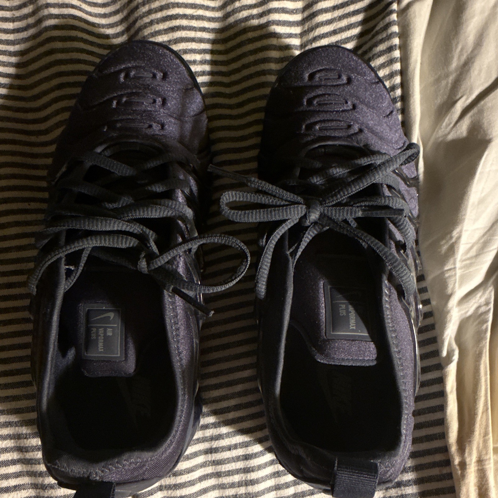 Nike Air VaporMax Plus Men’s Black Low Top Lace-Up Athletic Sneakers