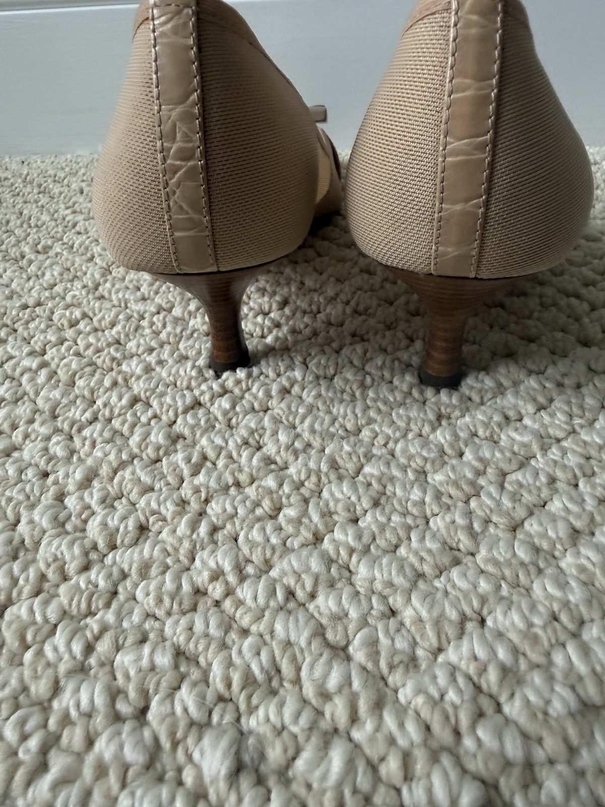TAHARI Buckled Pointed Pumps-Size 6-Textured Fabric Upper & Leather Outsole EUC