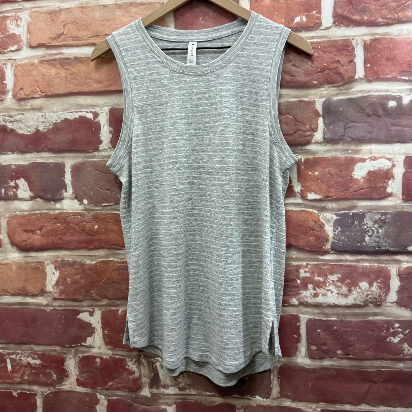 Athleta Top Womens M Gray Striped Stretchy Gym Workout Casual Basic Tank Shirt