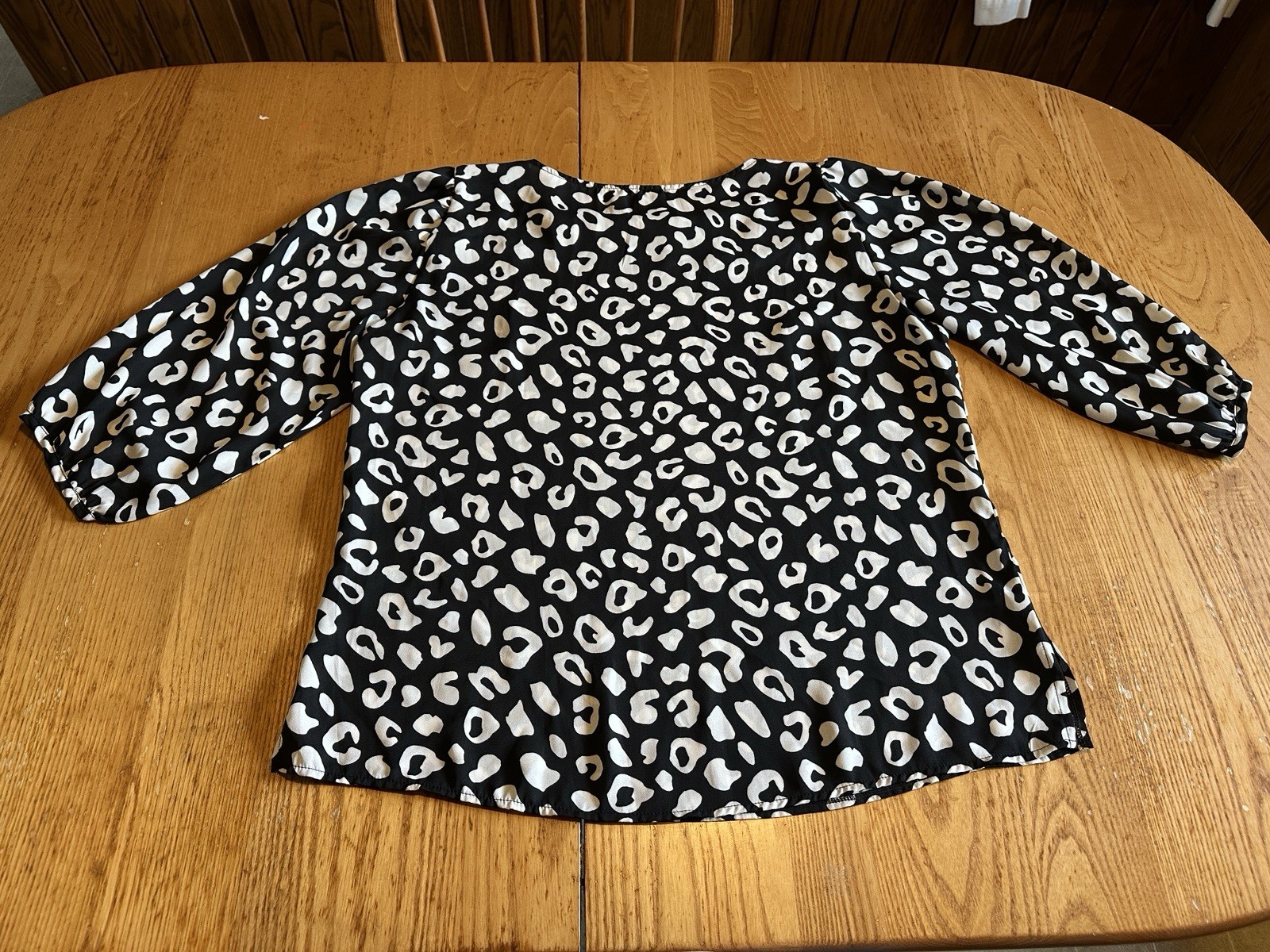 Berydress Black White Leopard Print Blouse, Short Sleeve Animal Print Top