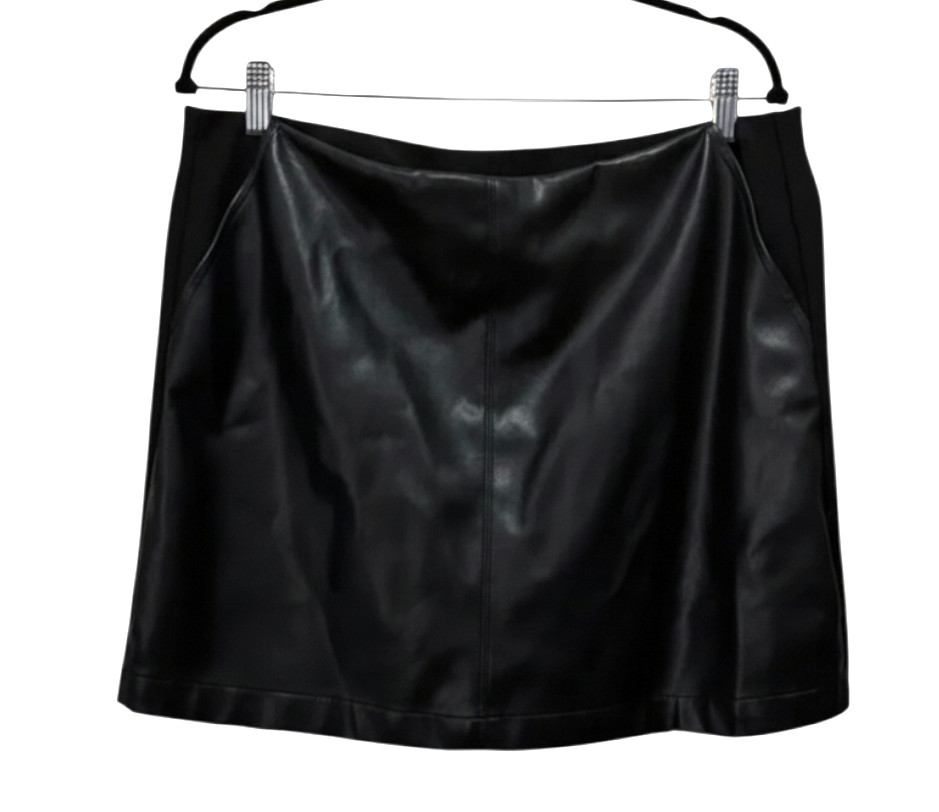 CABI 4585 JETT SKORT SKIRT SHORTS Black Vegan Leather Front PONTE KNIT BACK sz 6