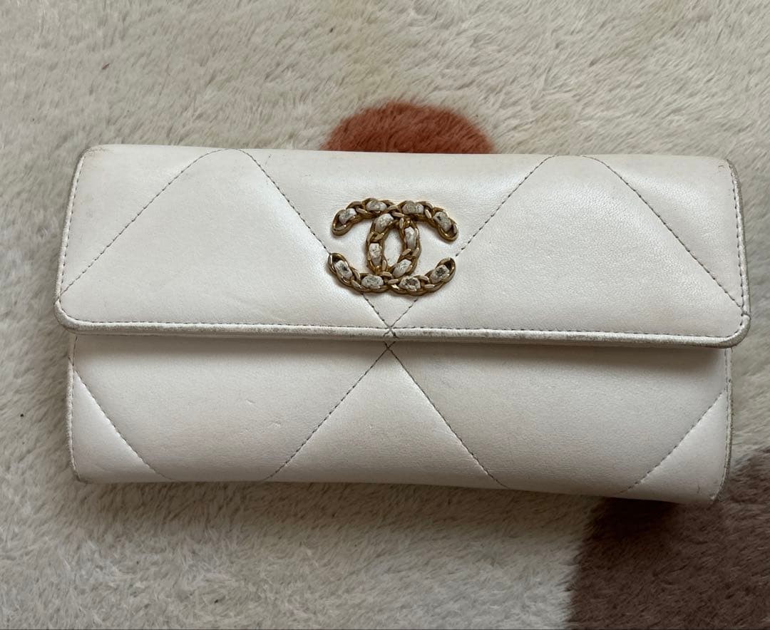 Price Negotiable Chanel Long Wallet White Lambskin White Matelass Coco Mark Warr