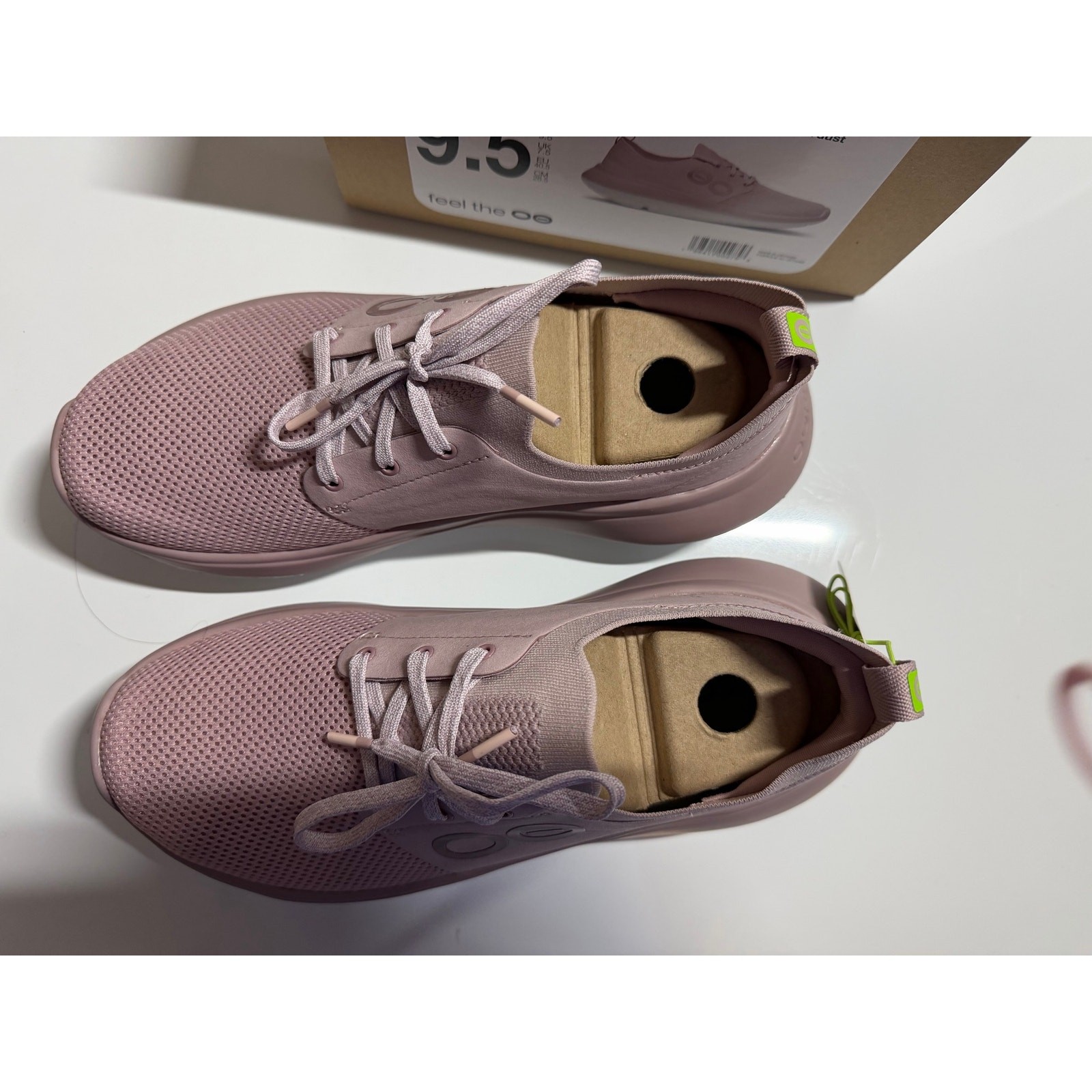 NWT women 9.5 (true to size) OOmy Stride Lace Up Shoe in White Pink Stardust