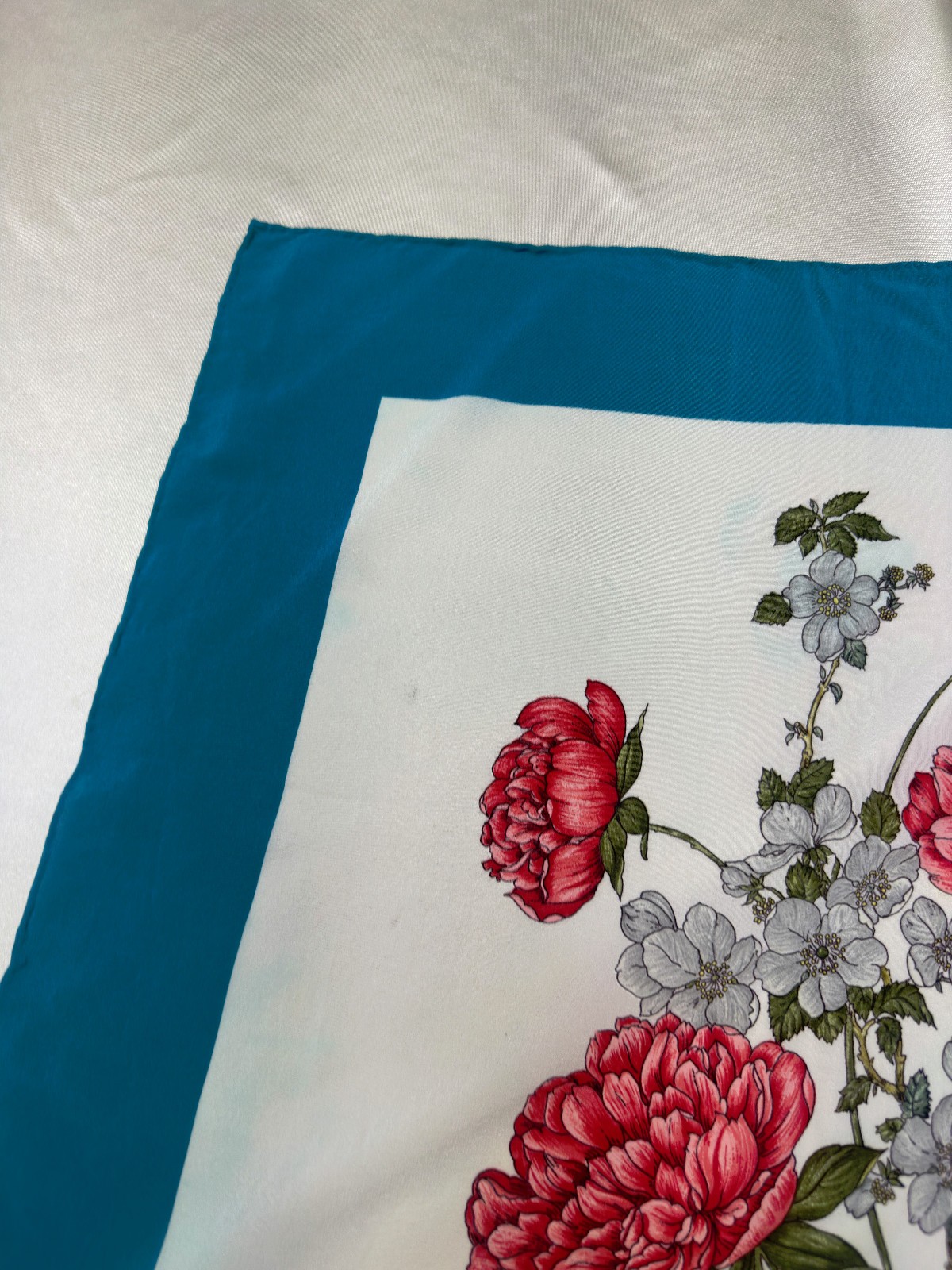 Vintage Gucci Botanical Floral Silk Scarf Hand Rolled Italy 82cm Archive