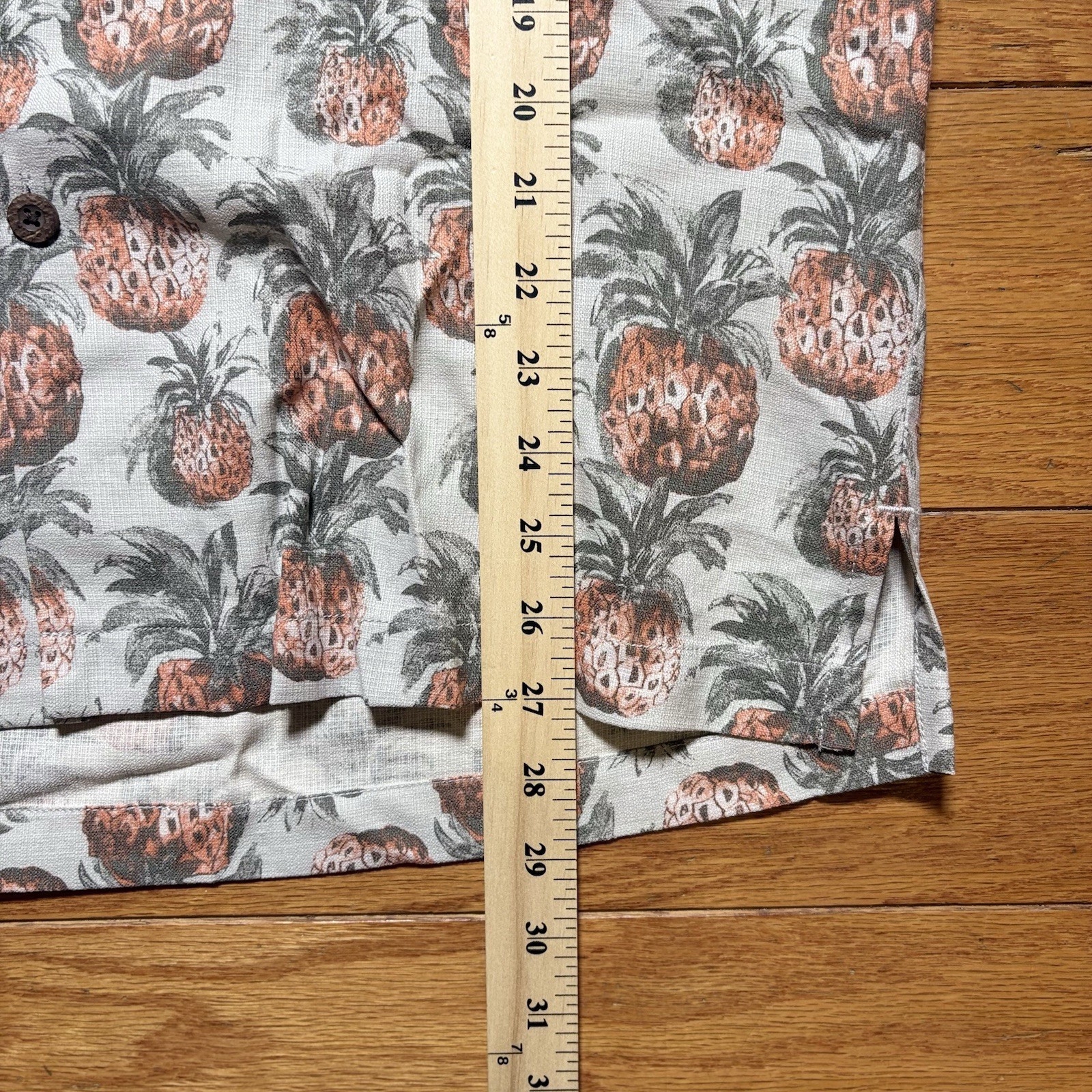 Tommy Bahama Shirt Mens Medium Pineapple Silk Hawaiian Aloha Camp Short Sleeve