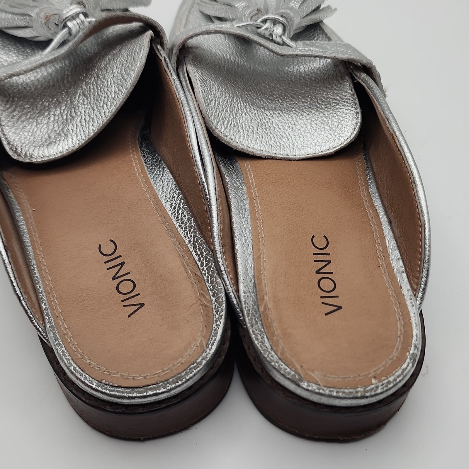 VIONIC Silver Leather Tassel Slip-On Loafer Flat Round Toe Women’s US 9 EU 41