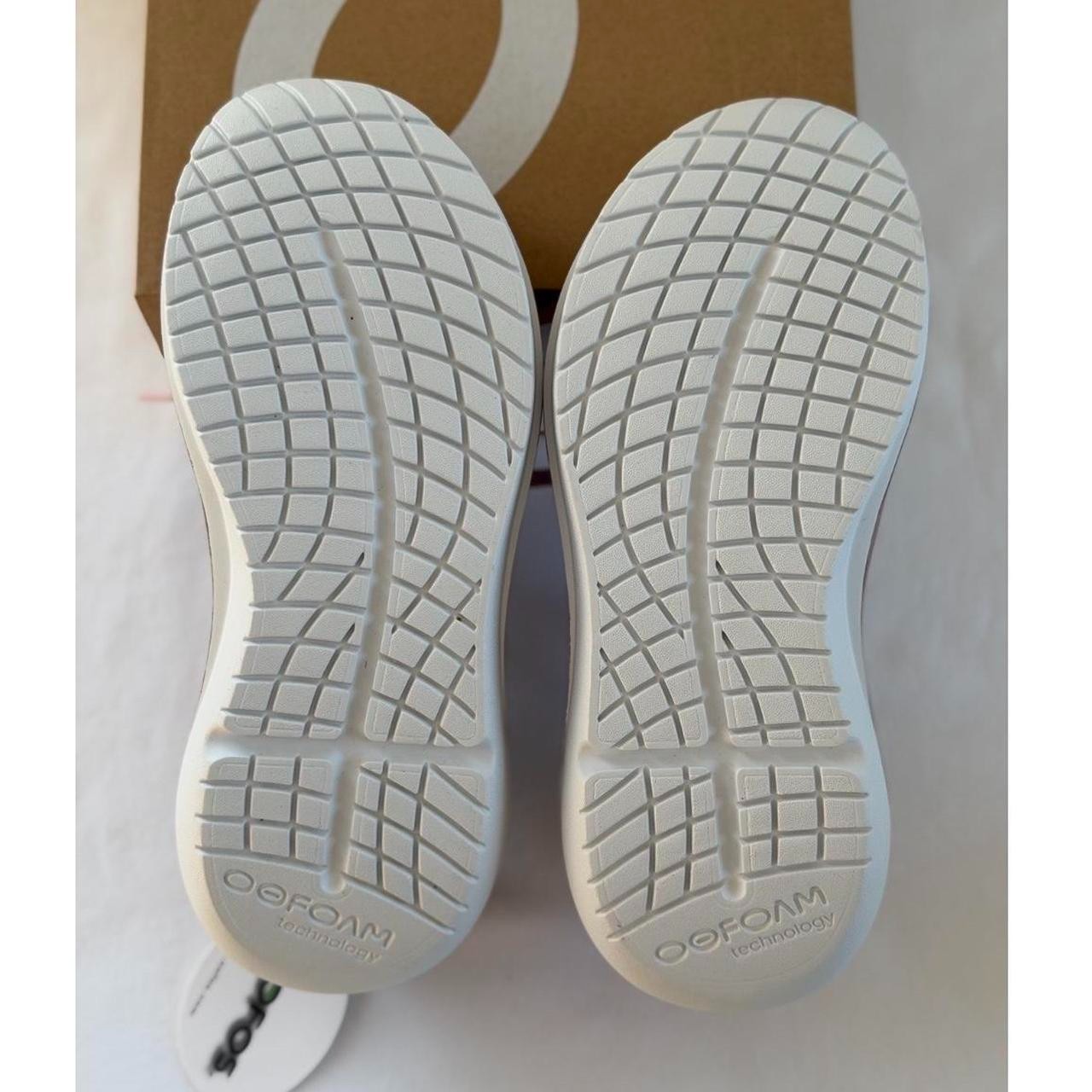 Oofos Women’s OOmy Stride Lace Up Shoe in White and Stardust, Size 8.5