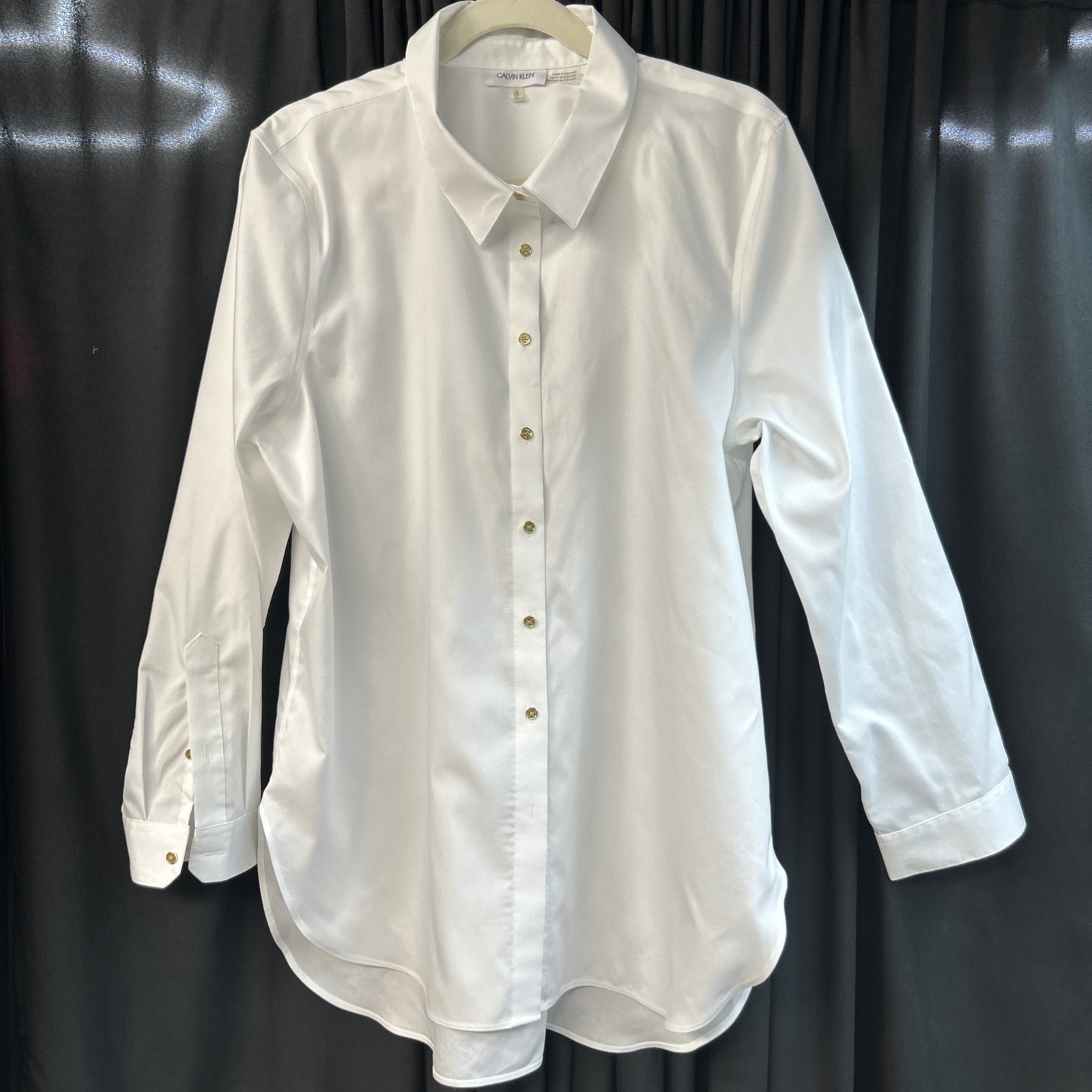 Calvin klien white Women’s Long Sleeve blouse with gold Buttons Size XL
