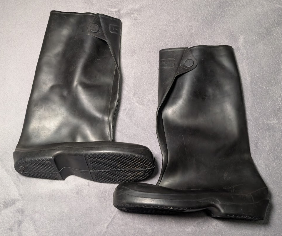 TINGLEY 10″ Men’s rubber Over Boots Rubber Waterproof Size Medium M.I. USA EUC