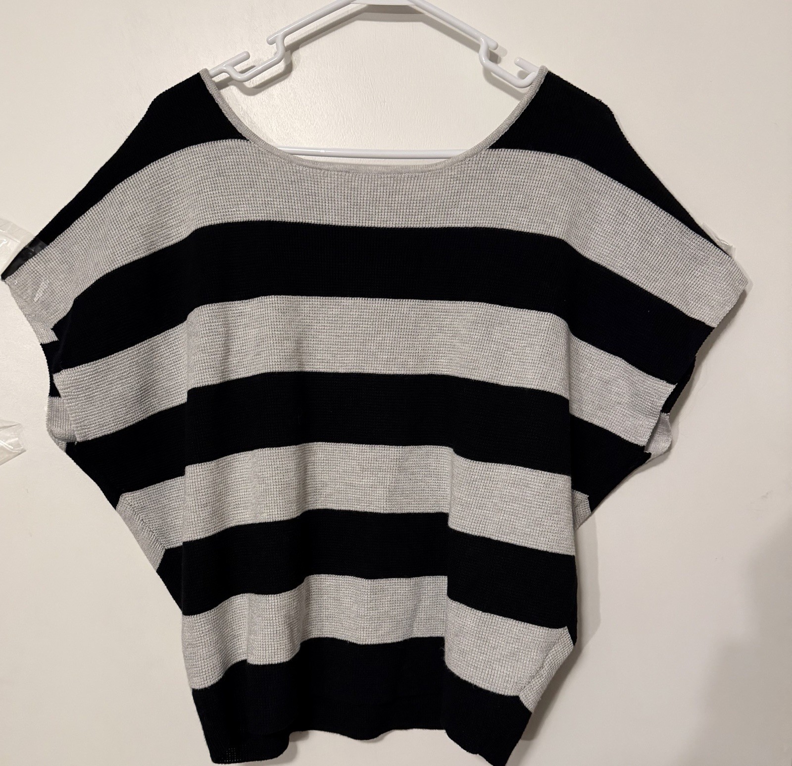 Cyrus Knit Top Women M Black Grey Striped Batwing Dolman Sleeve Rayon Blend Chic