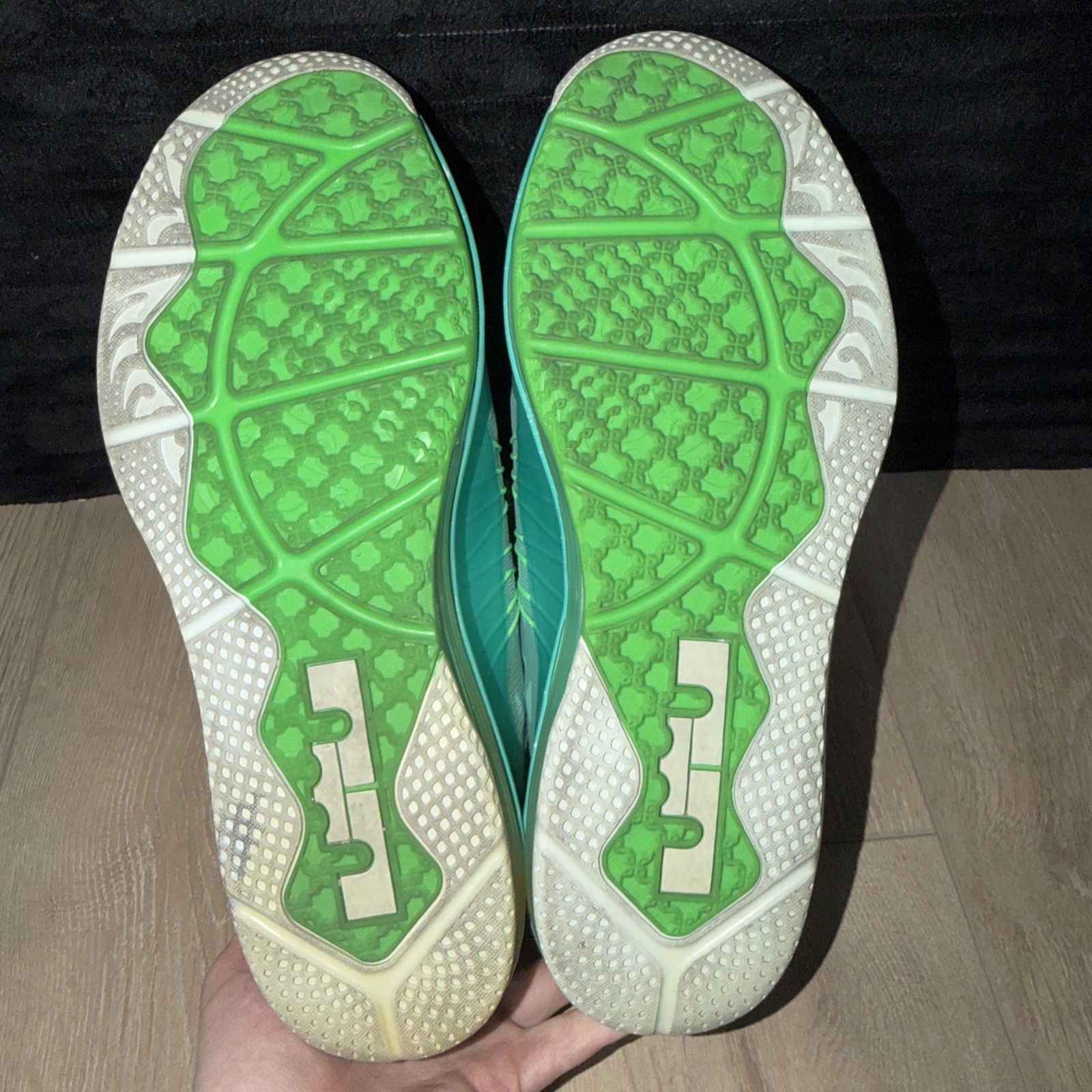 Size 12M – Nike Air Max LeBron 10 Low Easter 2013