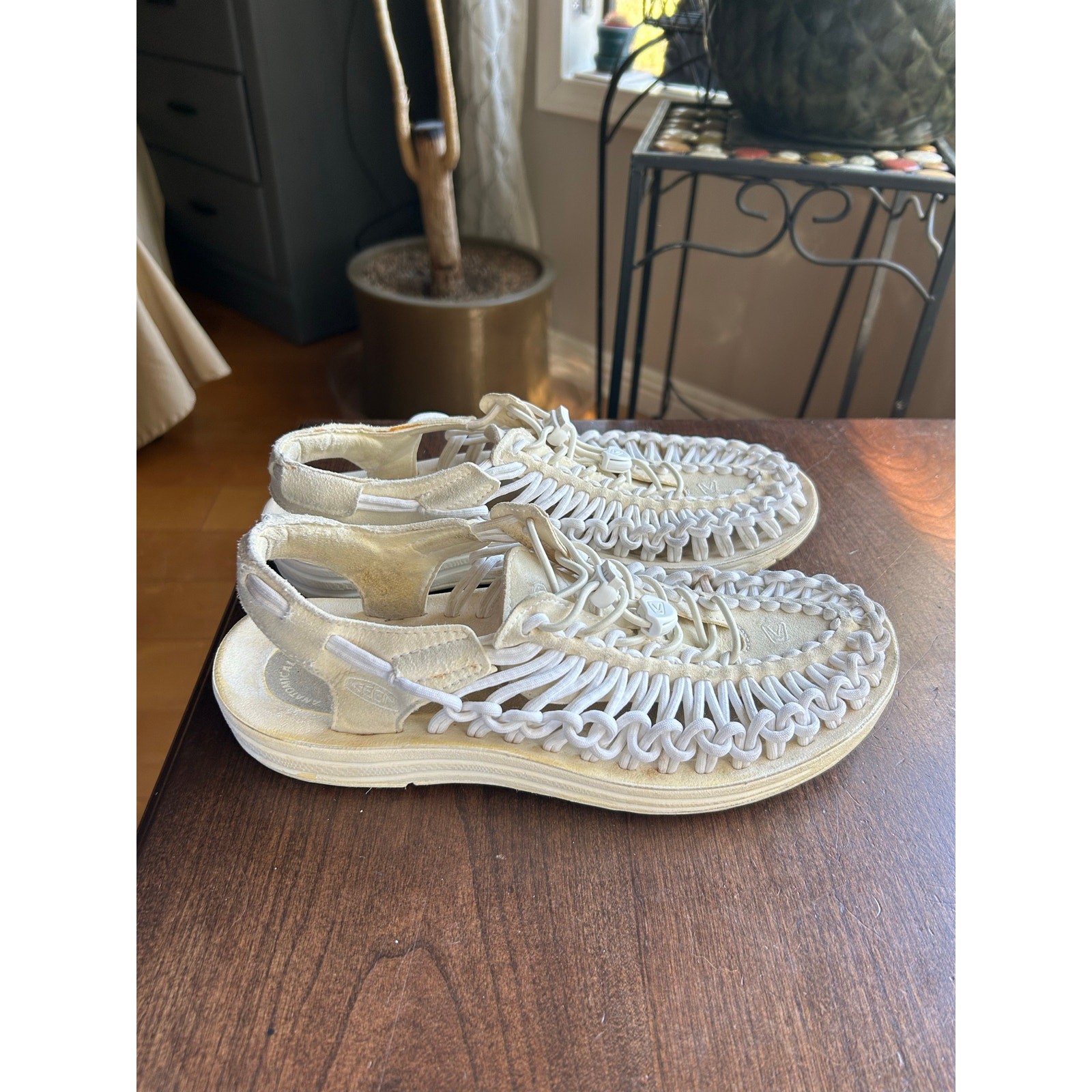 Keen Women’s size 9 UNEEK Sneaker