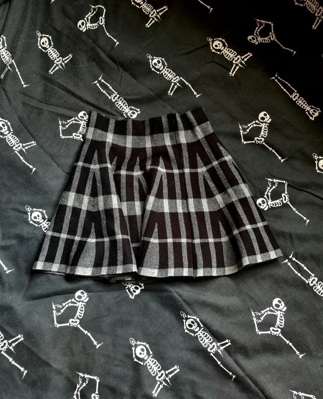Black grey and white tartan plaid goth schoolgirl style soft skirt size 8 / S
