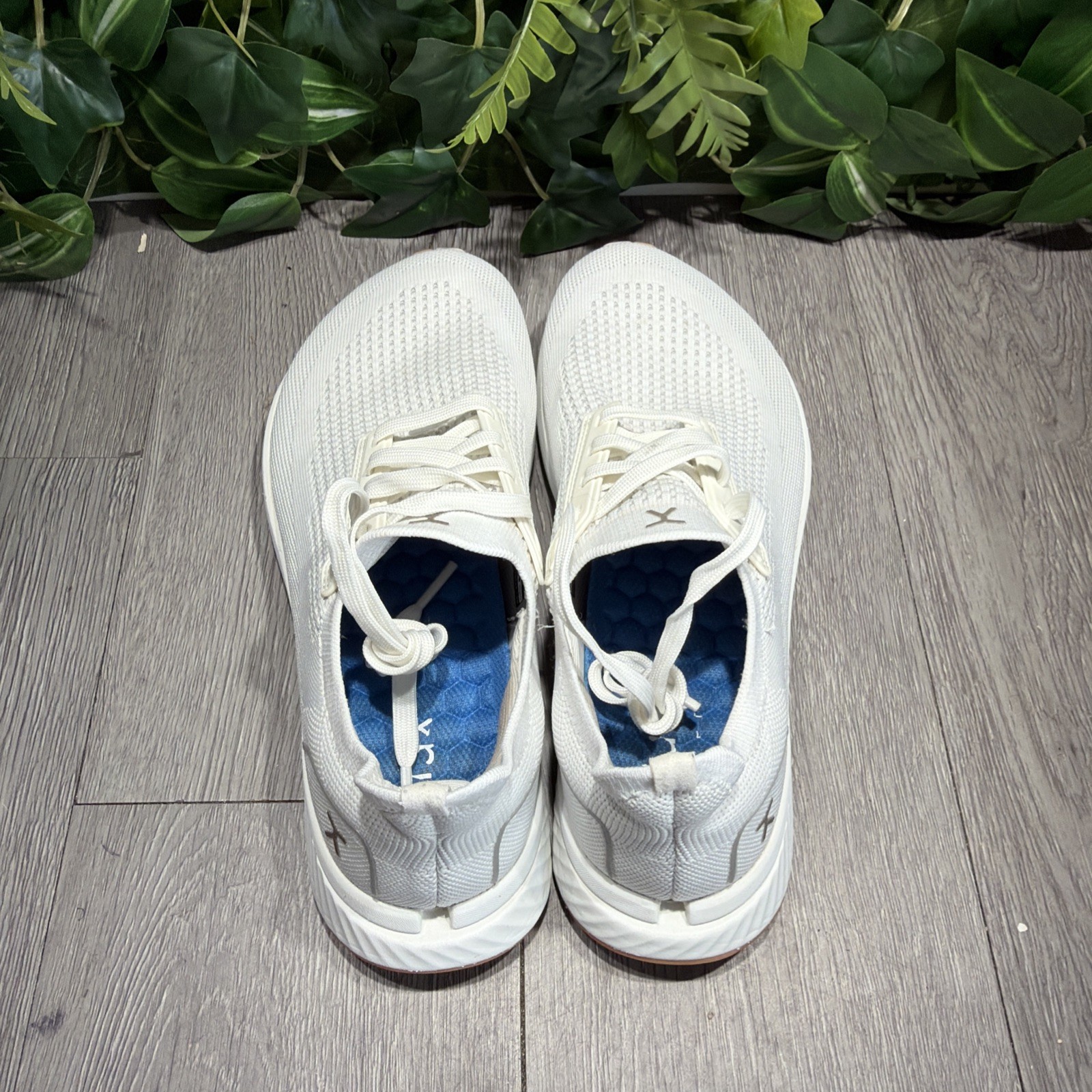 Flux Adapt Run White Gum Men 6.5 Women 8 Running Athletic Walking Knit Shoes
