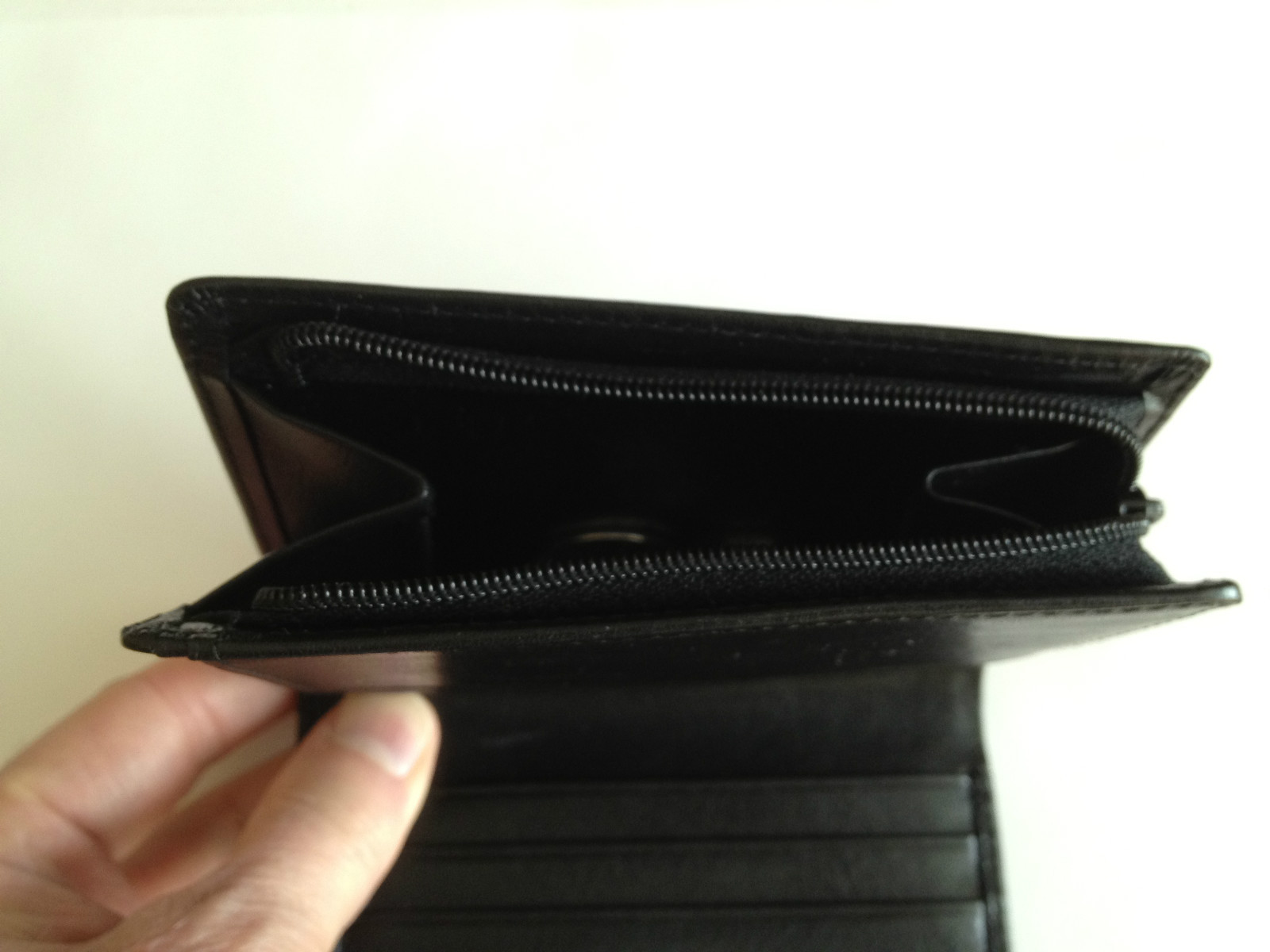 Mens Black Leather Bi-Fold Wallet, 8 Credit Card Slots, New In Box