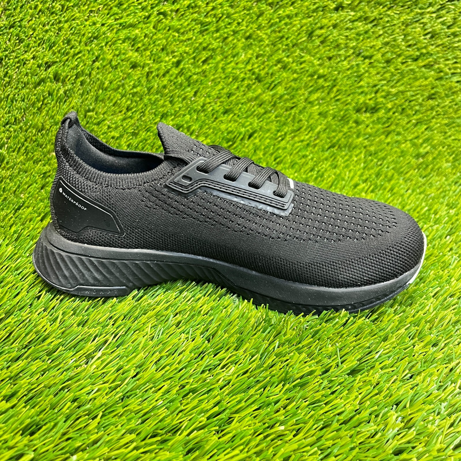 Flux Adapt Waterproof Runner Stealth Black Womens Size 7 Barefoot Running Shoes
