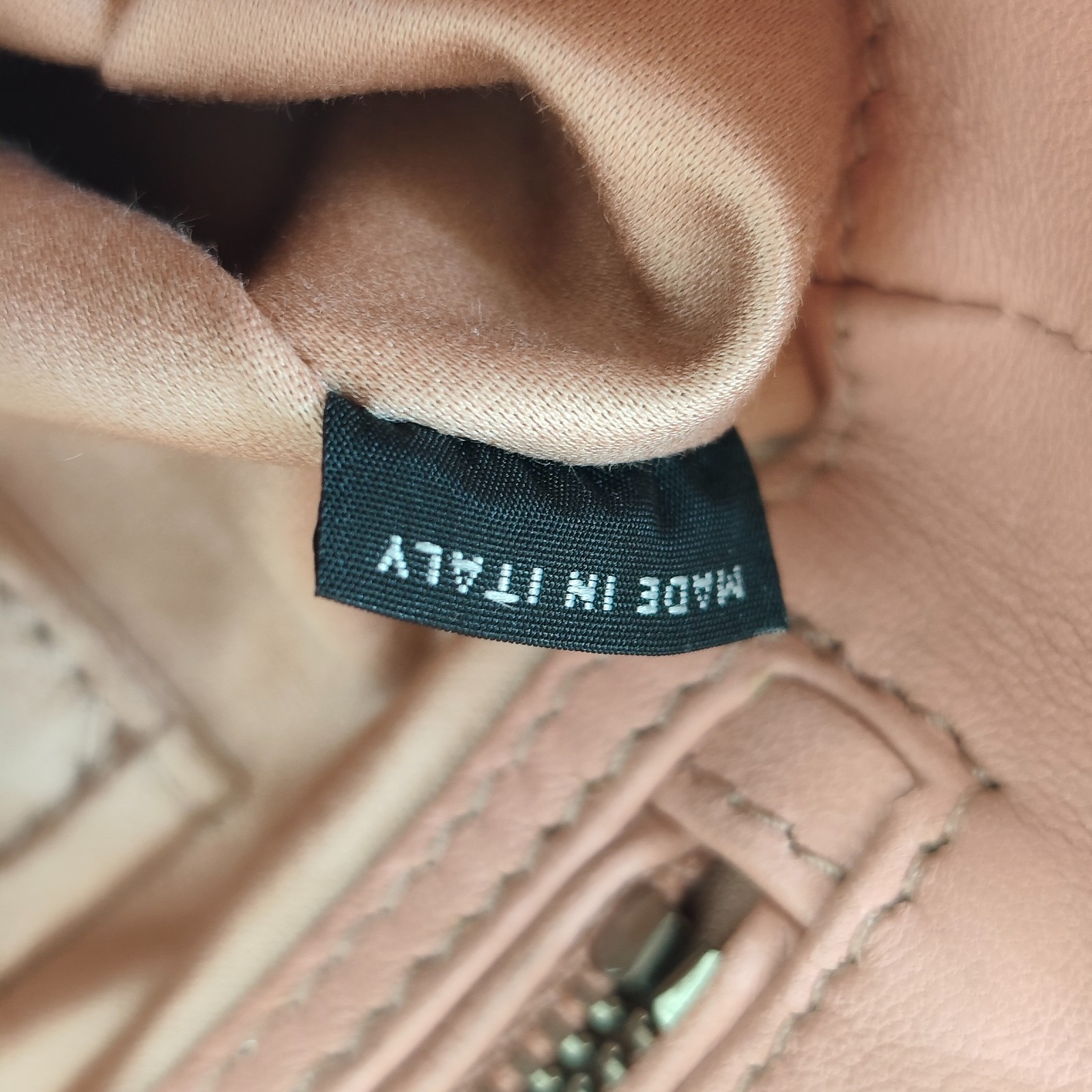 Leather Matelasse Crossbody Bag BF00284