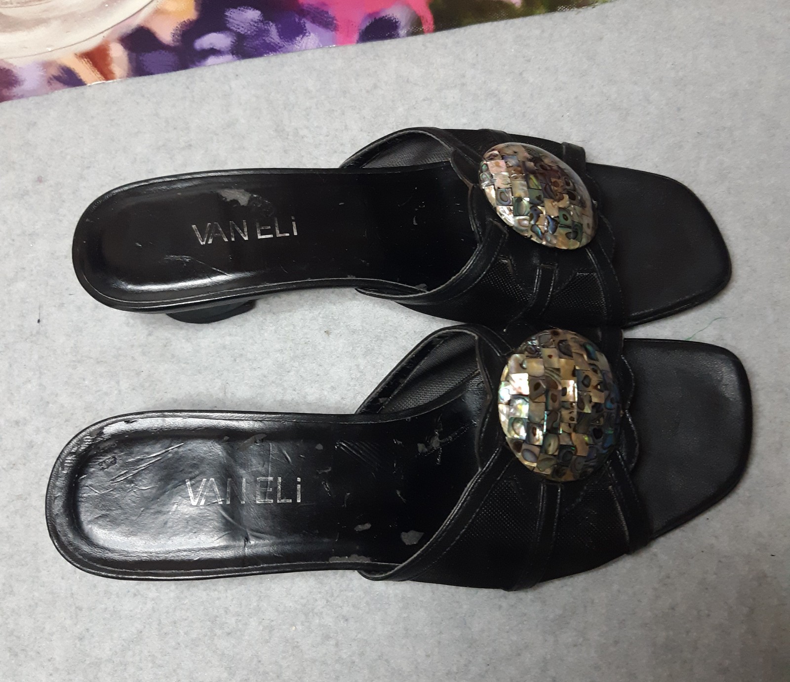 Vaneli Womens Slip On Black Leather w/ Mesh and Abalone Shell Sz 6.5N