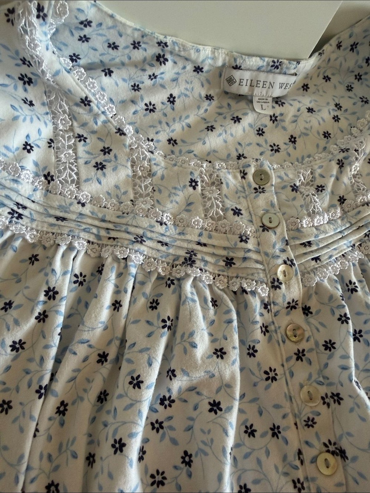 Eileen West Ditsy Floral Blue White Long Sleeve Nightgown size L