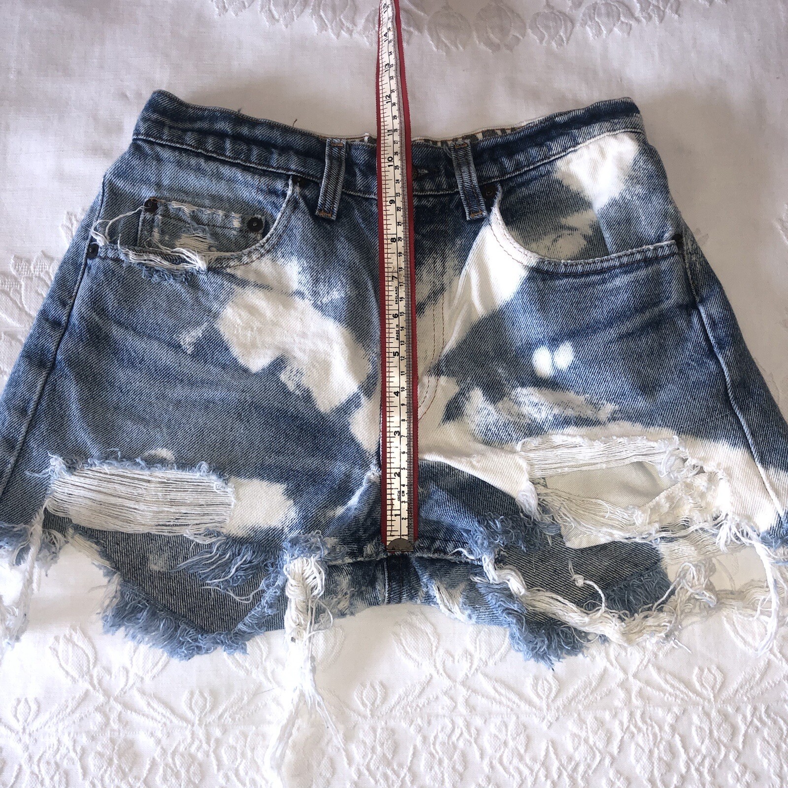 THE LAUNDRY ROOM CA SIZE SMALL CUTOFF BLEACHED FADED CUSTOM LEVIS SO CUTE