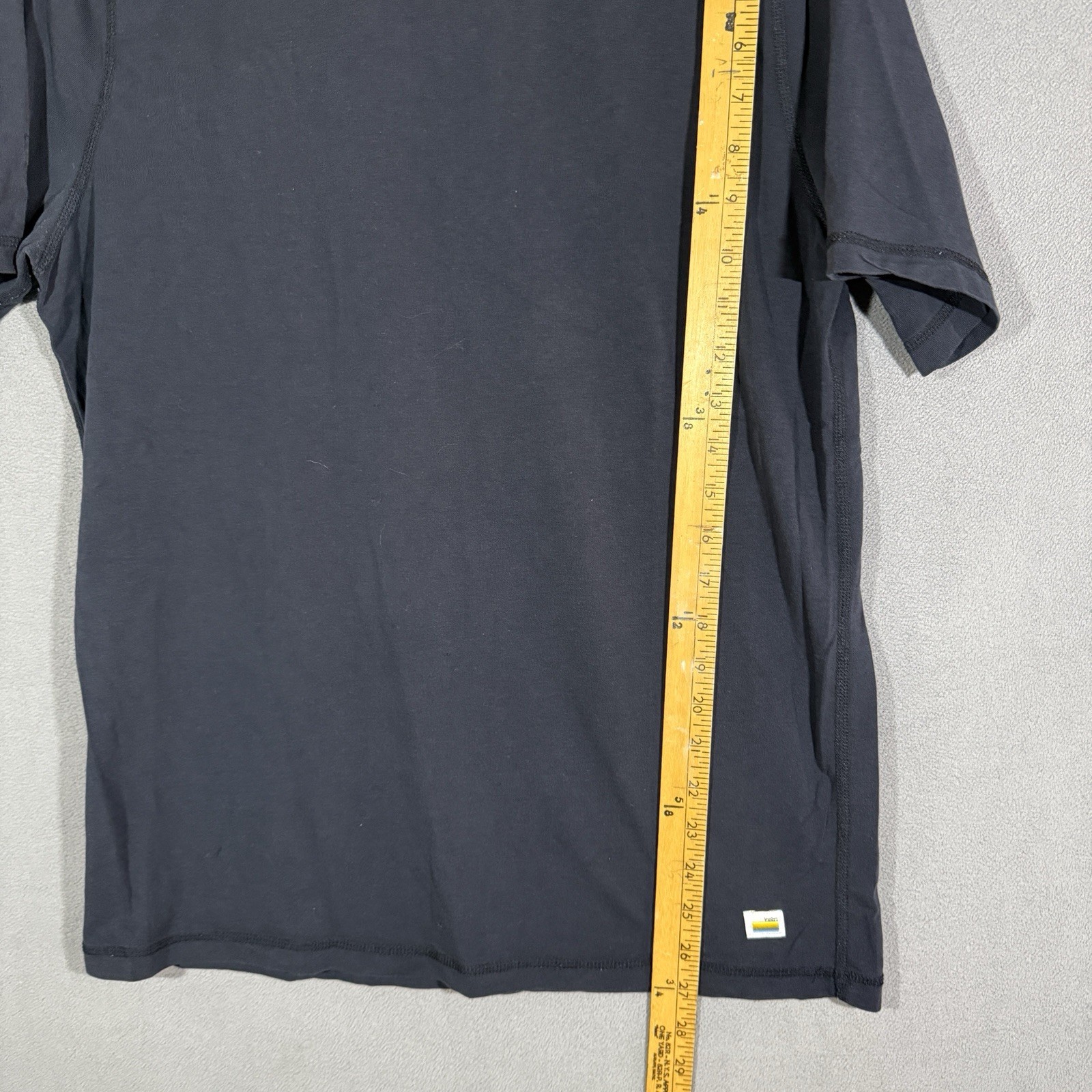 VUORI T Shirt Men Medium Tuvalu Pima Cotton #V101 “Inspire Happiness”