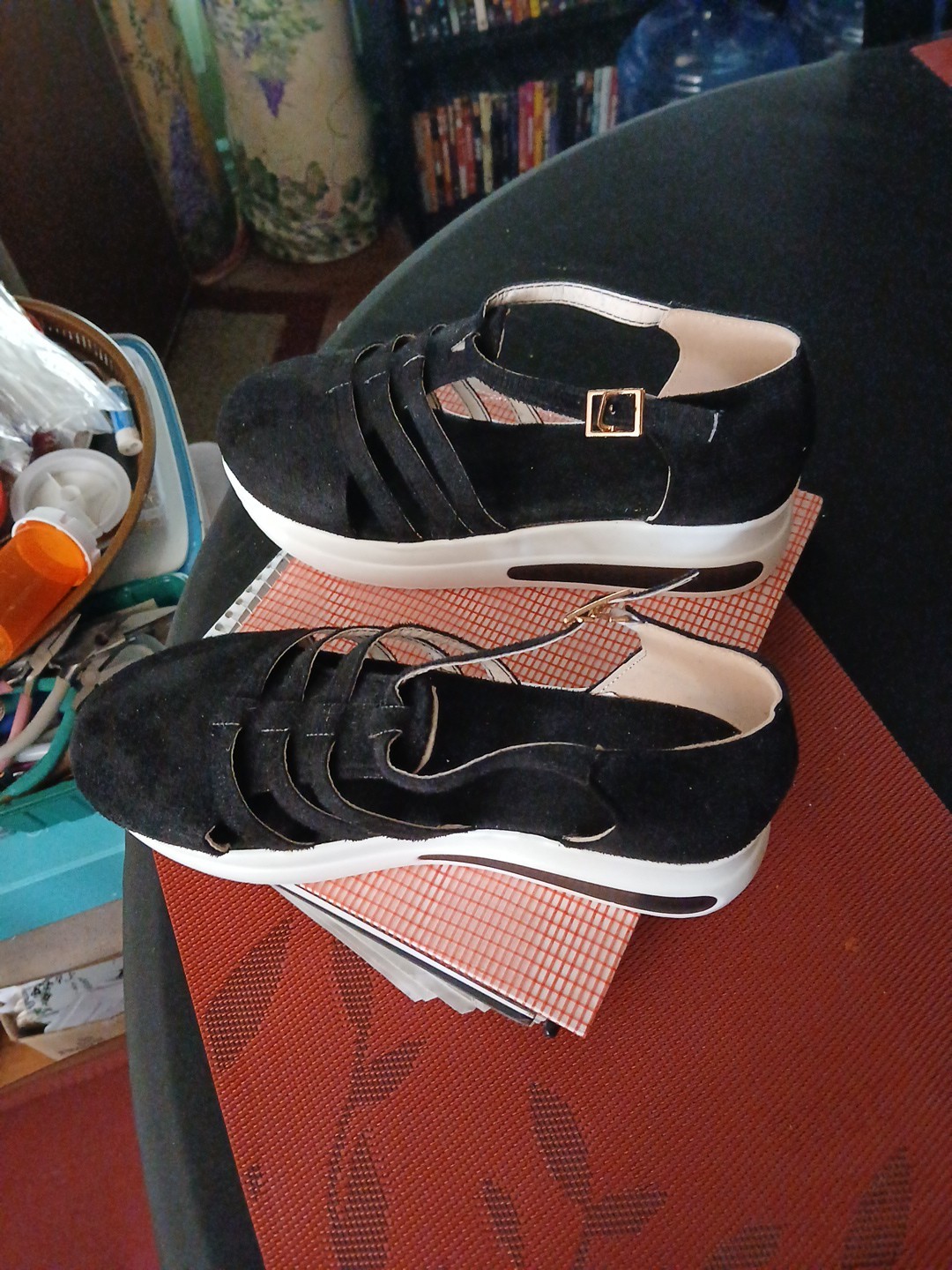 Women’s Black Closed Toe And Back Sandals Size 7 NWOB All Man Made Materials