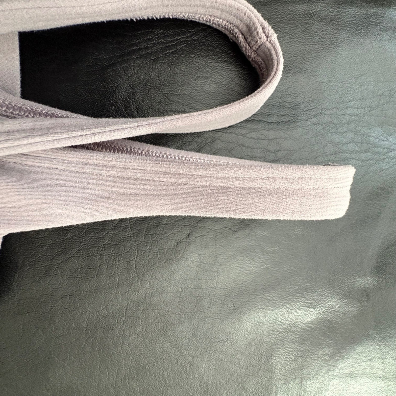 Lululemon Align Tank Top Womens 4 Lavender Grey Nulu Cropped V-Neck Bra