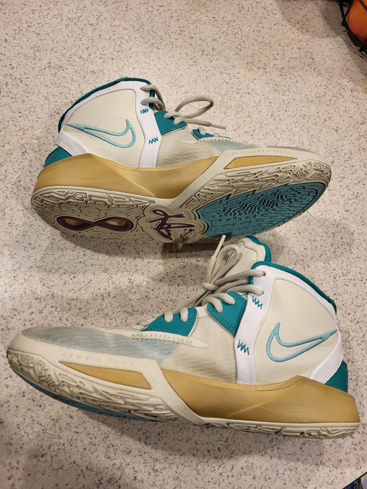Sue Bird x Nike Kyri Infinity Golden Tribute Basketball Size Sue 7Y DD0334-002