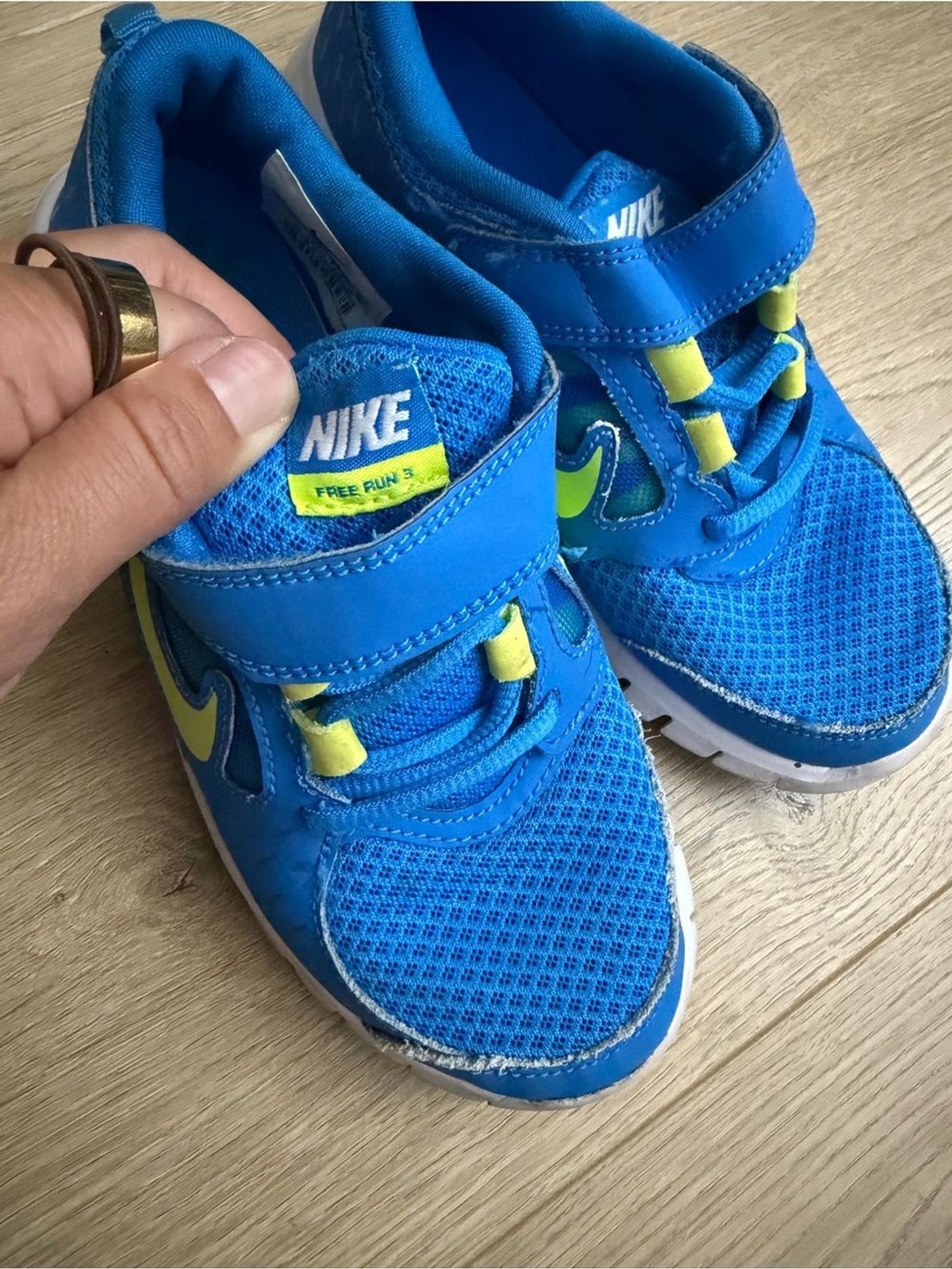 Nike Kids’ Blue & Lime Lightweight Running Shoes size 1 youth