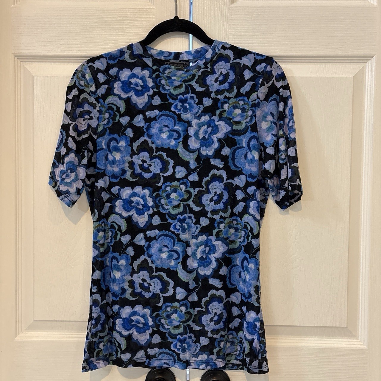 NWT – Woman’s Johnny Was Blue Floral Mesh Top. Size: large