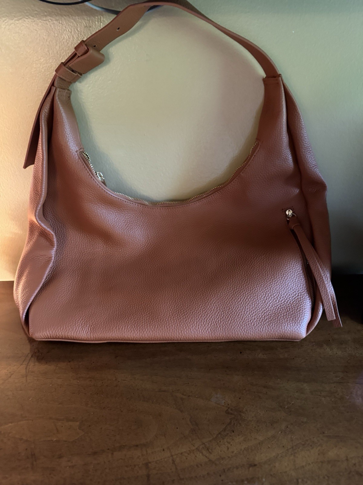 Tote le Monde Brown Solid Shoulder Bag Zip Closure, Inner Pockets, Gold HW.