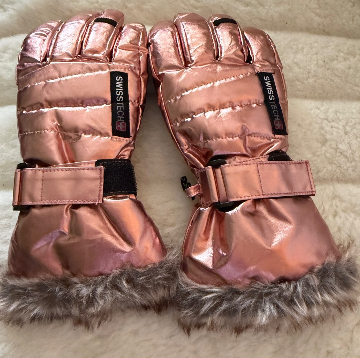 SWISS TECH GLOVES Rose Gold Metallic Adjust Strap Faux Fur Trim Quilted